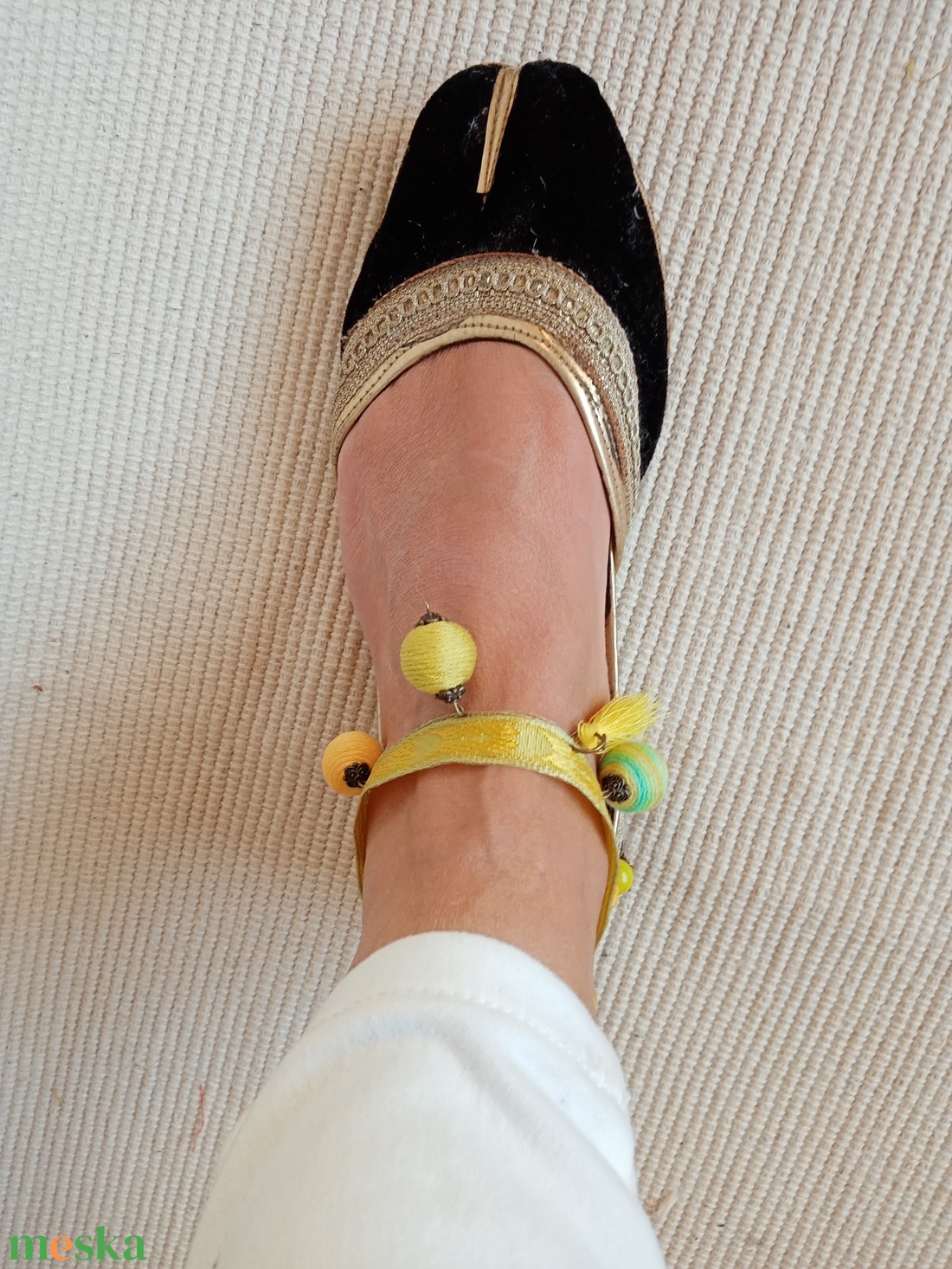 Papagáj sárgás-zöldes színes bokalánc, textilbogyó bokalánc, bokaékszer, lábdísz, lábékszer - ékszer - lábdísz és testékszer - bokalánc - Meska.hu