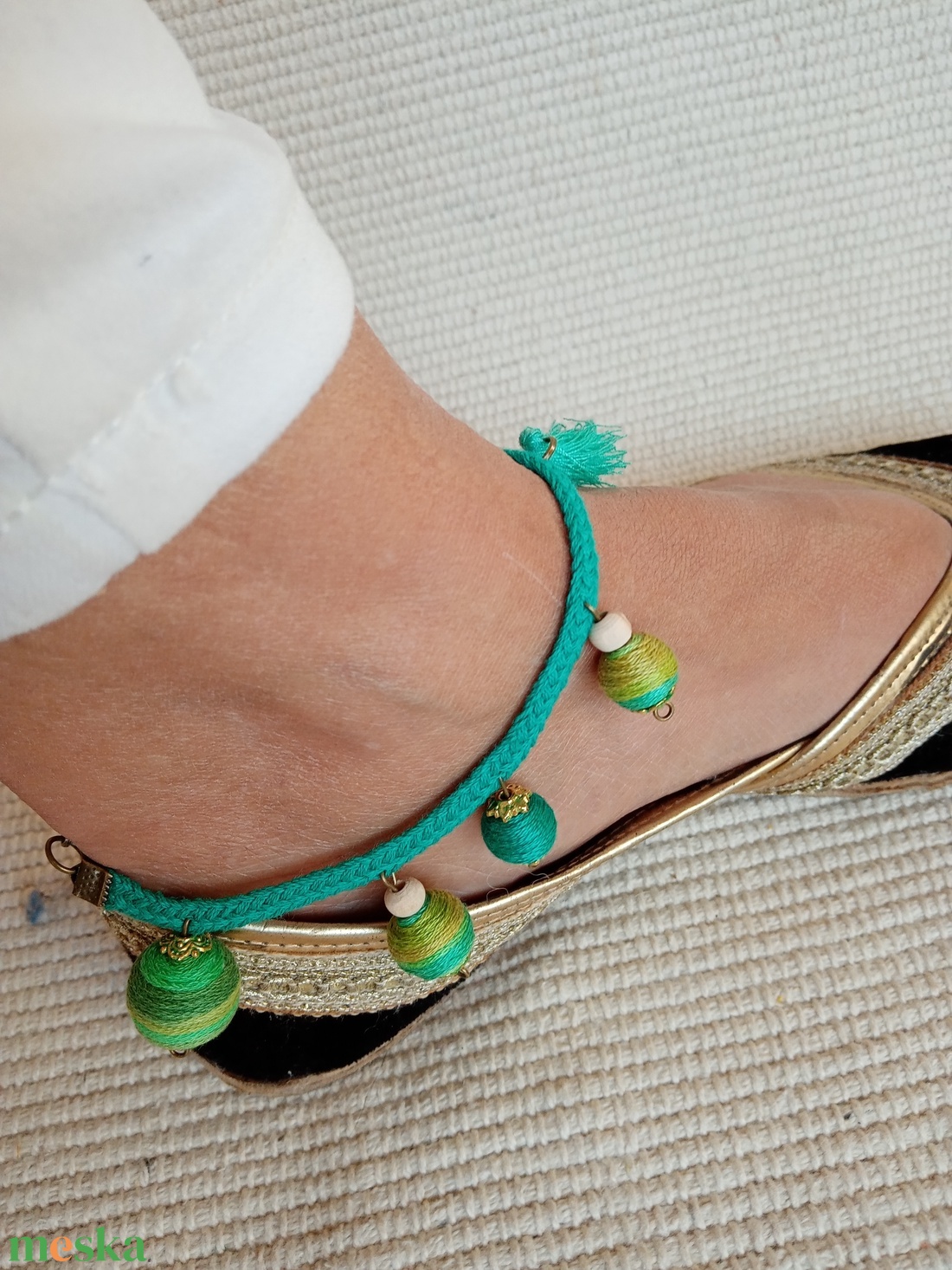 Zöld-türkiz bokalánc, textilbogyó bokalánc, bokaékszer, lábdísz, lábékszer - ékszer - lábdísz és testékszer - bokalánc - Meska.hu