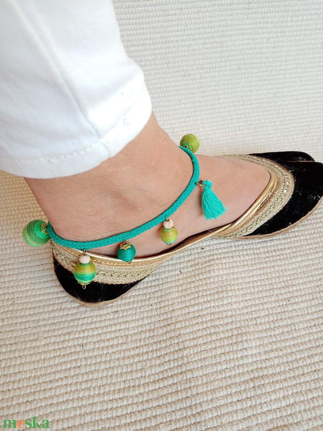 Zöld-türkiz bokalánc, textilbogyó bokalánc, bokaékszer, lábdísz, lábékszer - ékszer - lábdísz és testékszer - bokalánc - Meska.hu