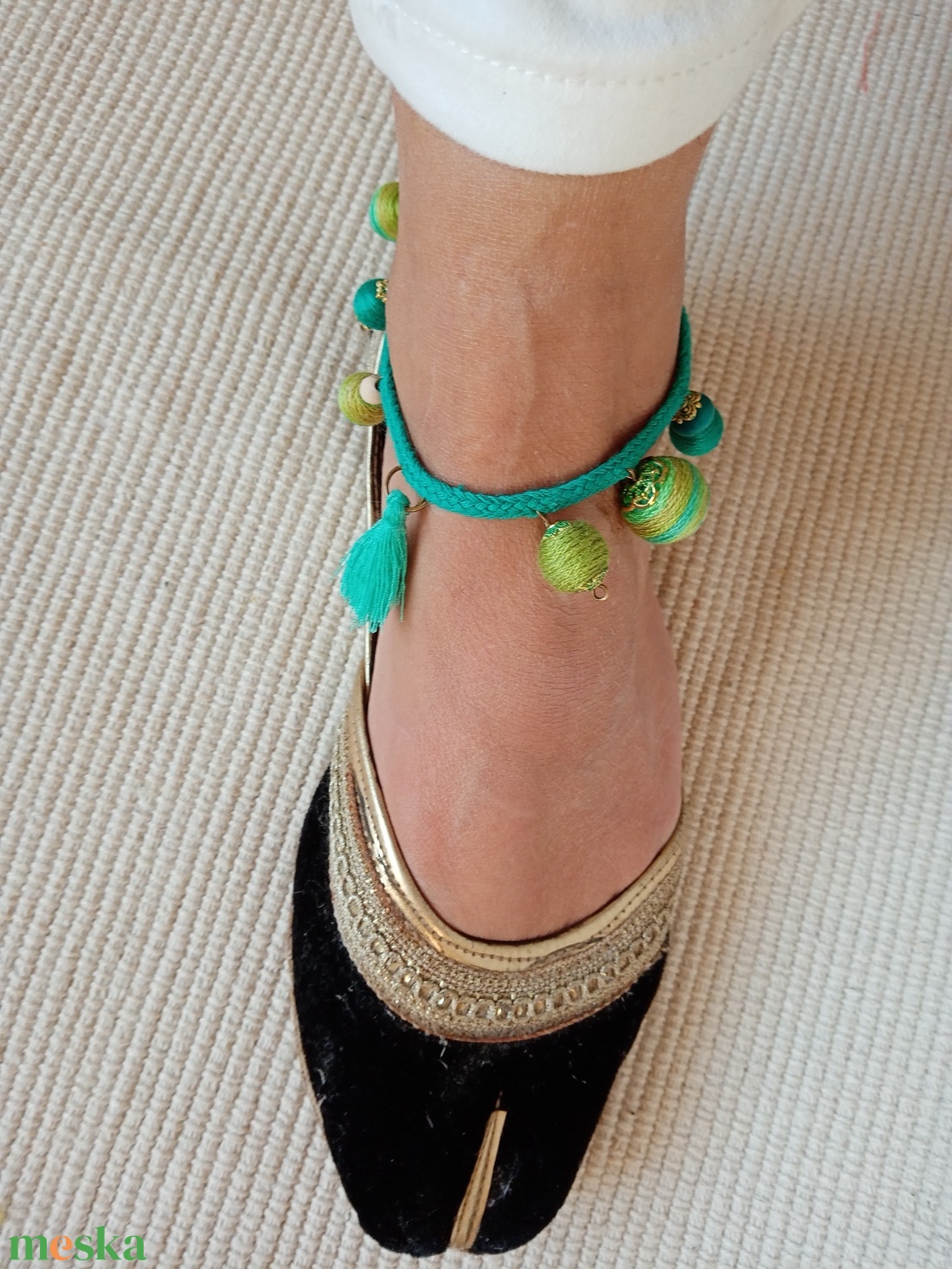 Zöld-türkiz bokalánc, textilbogyó bokalánc, bokaékszer, lábdísz, lábékszer - ékszer - lábdísz és testékszer - bokalánc - Meska.hu