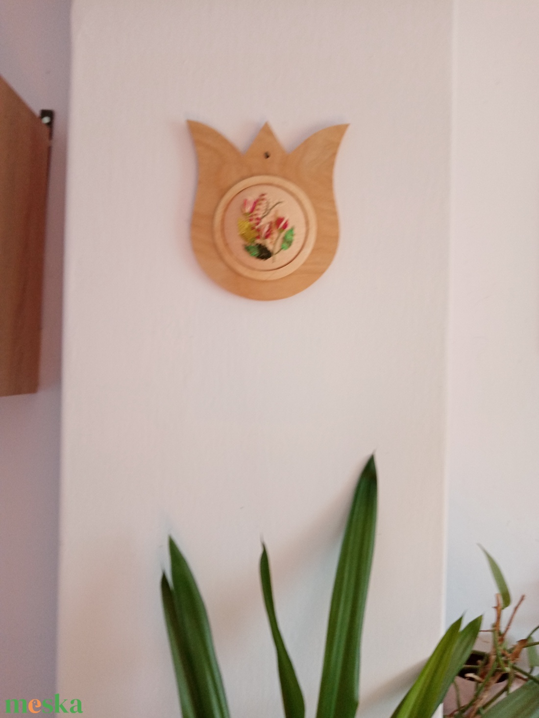 Falra akasztható Tulipán alakzatban brazil hímzett virágok, 3D hímzett virágok - otthon & életmód - dekoráció - fali és függő dekoráció - falra akasztható dekor - Meska.hu