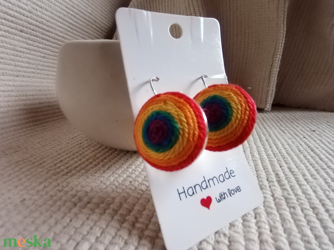 Szivárvány Kerek fonal fülbevaló , textil ékszer, fonalékszer, Szivárvány ékszer - ékszer - ékszerszett - Meska.hu