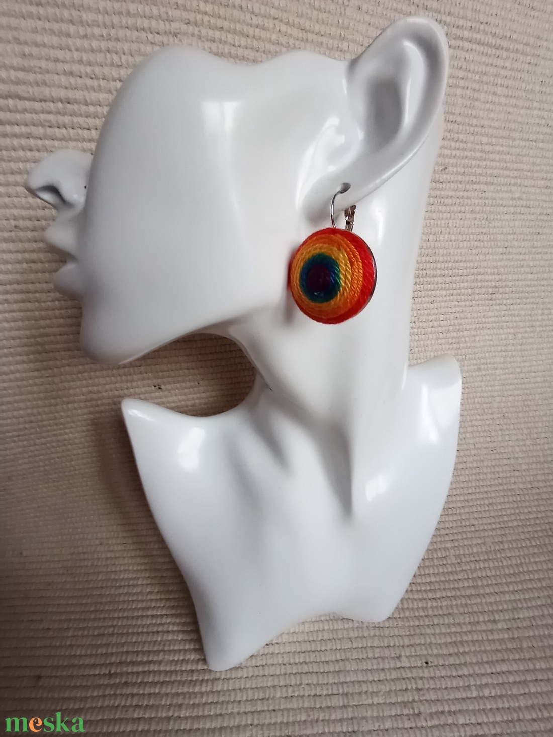 Szivárvány Kerek fonal fülbevaló , textil ékszer, fonalékszer, Szivárvány ékszer - ékszer - ékszerszett - Meska.hu