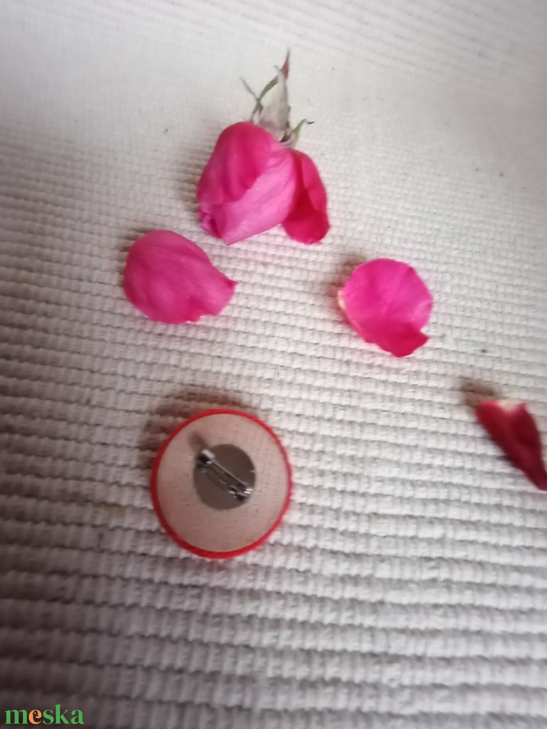 Szivárvány  kitűző , textil ékszer, fonalékszer, Szivárvány ékszer - ékszer - kitűző és bross - Meska.hu