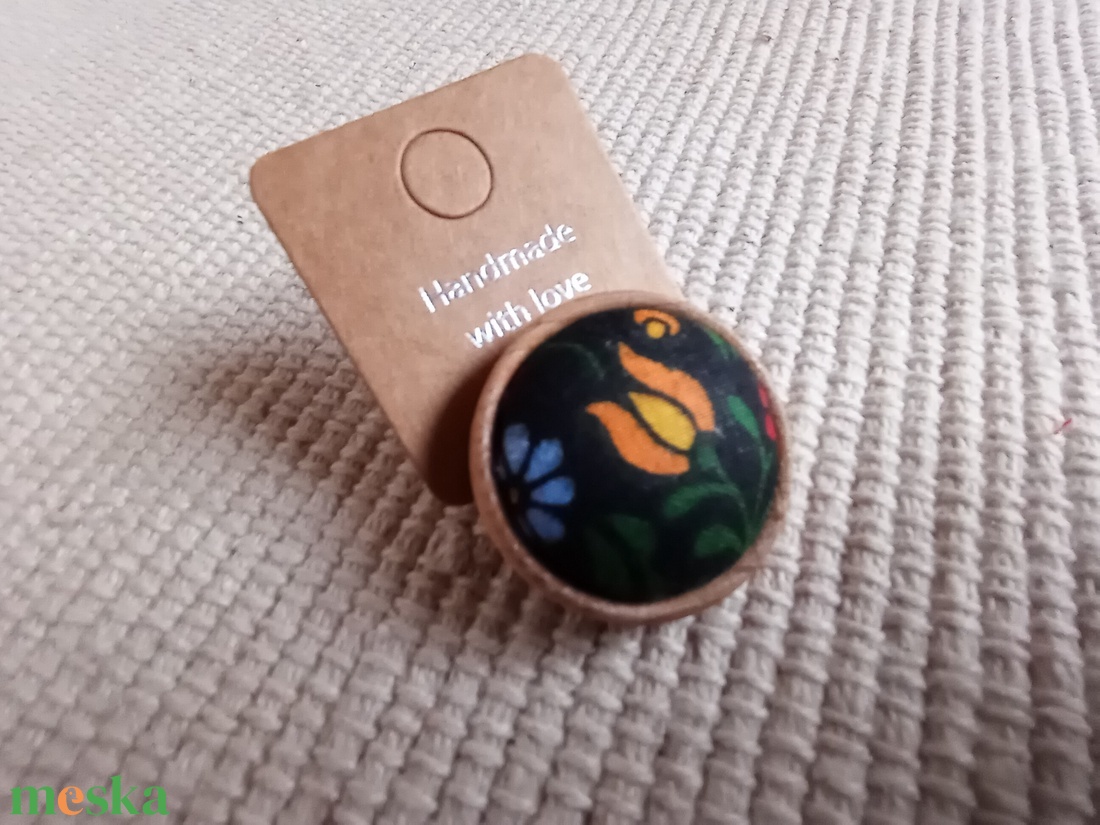  Matyó mintás dísz kitűző,matyó ékszer,folklór textil ékszer,magyaros ékszer,Hungarian folk jewellery - ékszer - kitűző és bross - Meska.hu