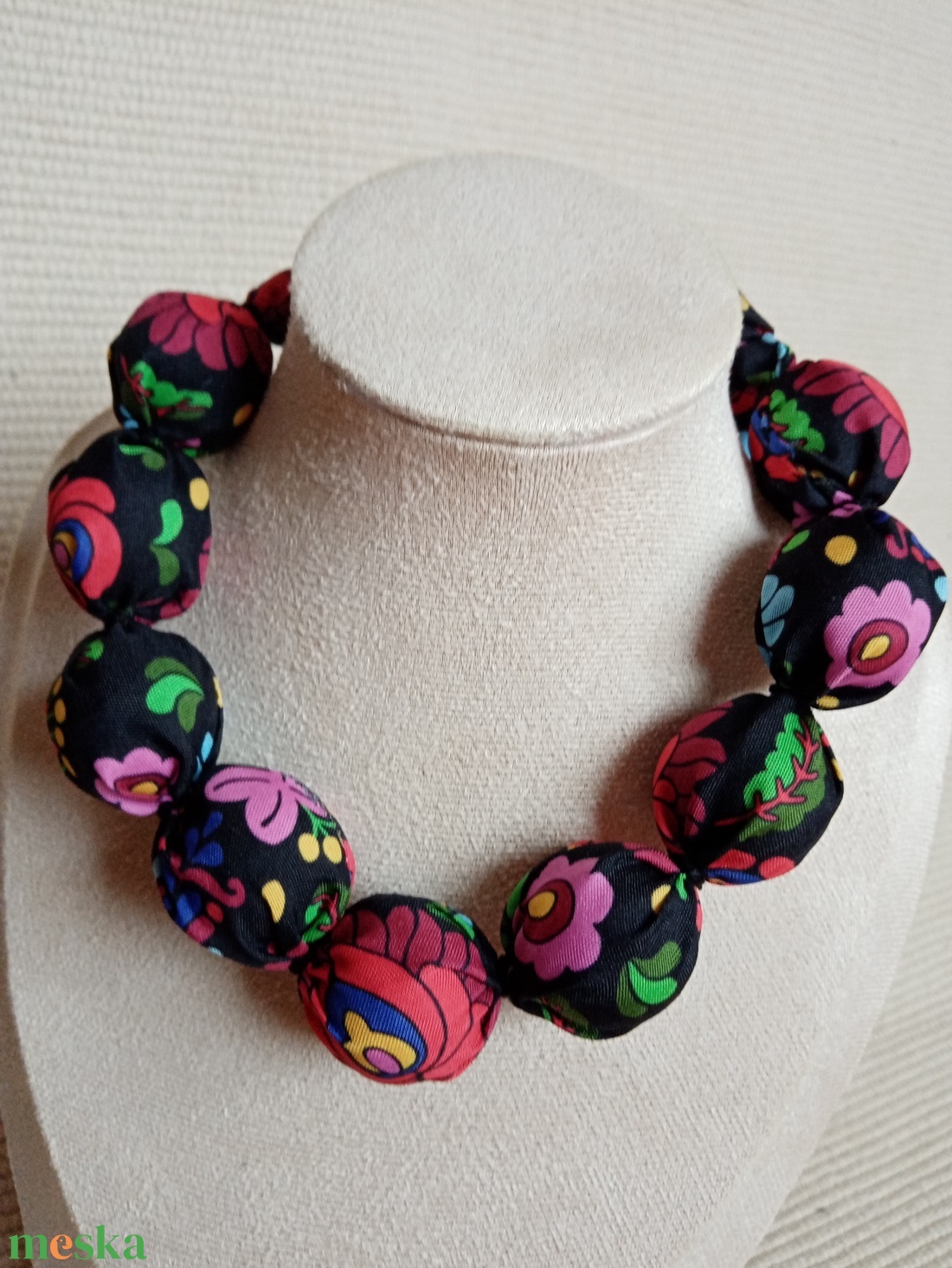 Matyós textil bogyós nyaklánc - ékszer - nyaklánc - bogyós nyaklánc - Meska.hu