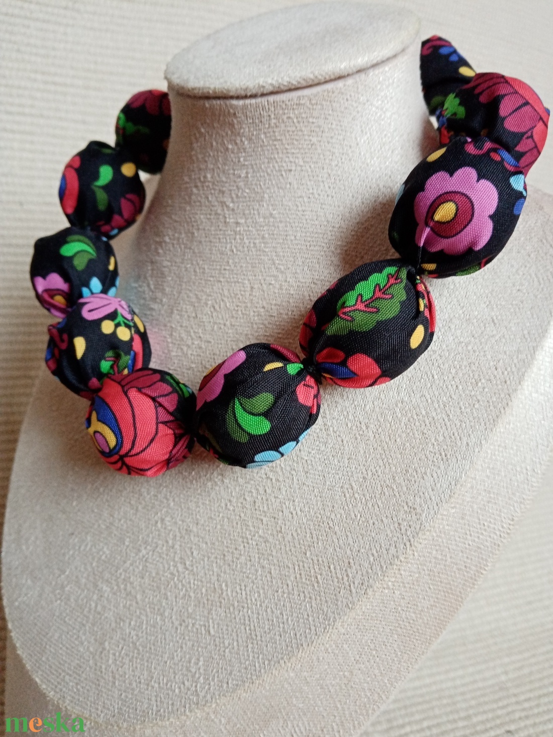 Matyós textil bogyós nyaklánc - ékszer - nyaklánc - bogyós nyaklánc - Meska.hu