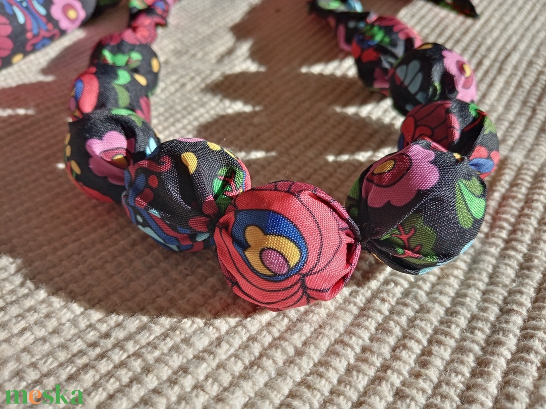 Matyós textil bogyós nyaklánc - ékszer - nyaklánc - bogyós nyaklánc - Meska.hu