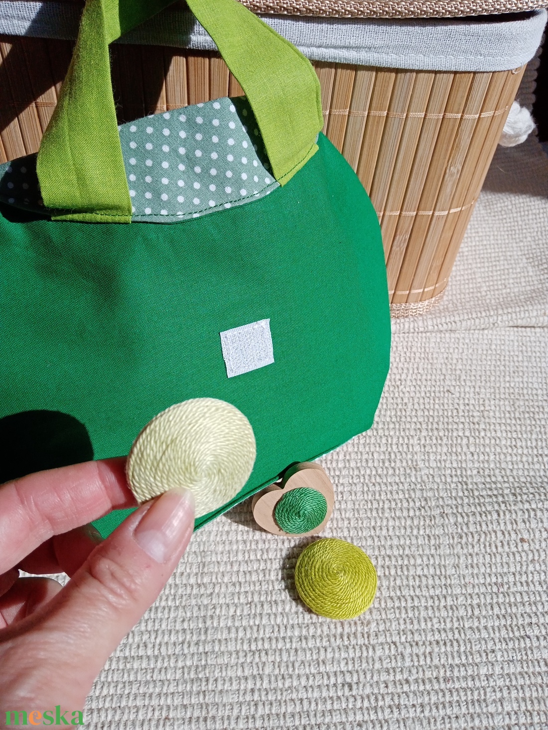 Sötétzöld Pöttyös Randi táska változtatható díszelemmel, alkalmi kistáska - táska & tok - kézitáska & válltáska - kézitáska - Meska.hu
