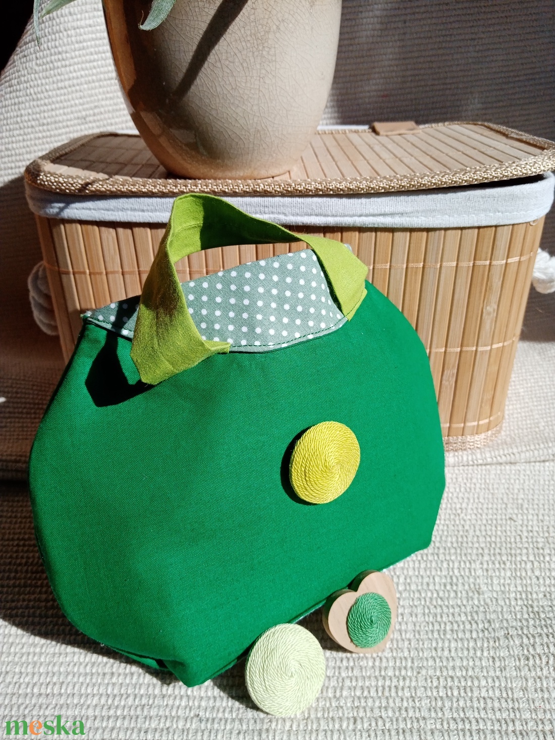 Sötétzöld Pöttyös Randi táska változtatható díszelemmel, alkalmi kistáska - táska & tok - kézitáska & válltáska - kézitáska - Meska.hu
