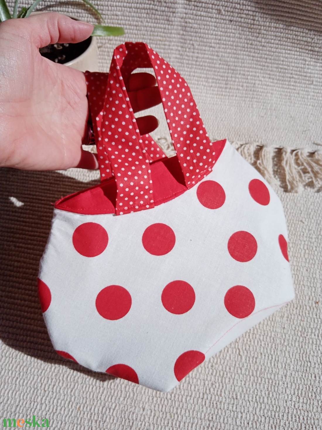 Piros nagy pöttyös randitáska, alkalmi kistáska, textil vidám táska - táska & tok - kézitáska & válltáska - kézitáska - Meska.hu