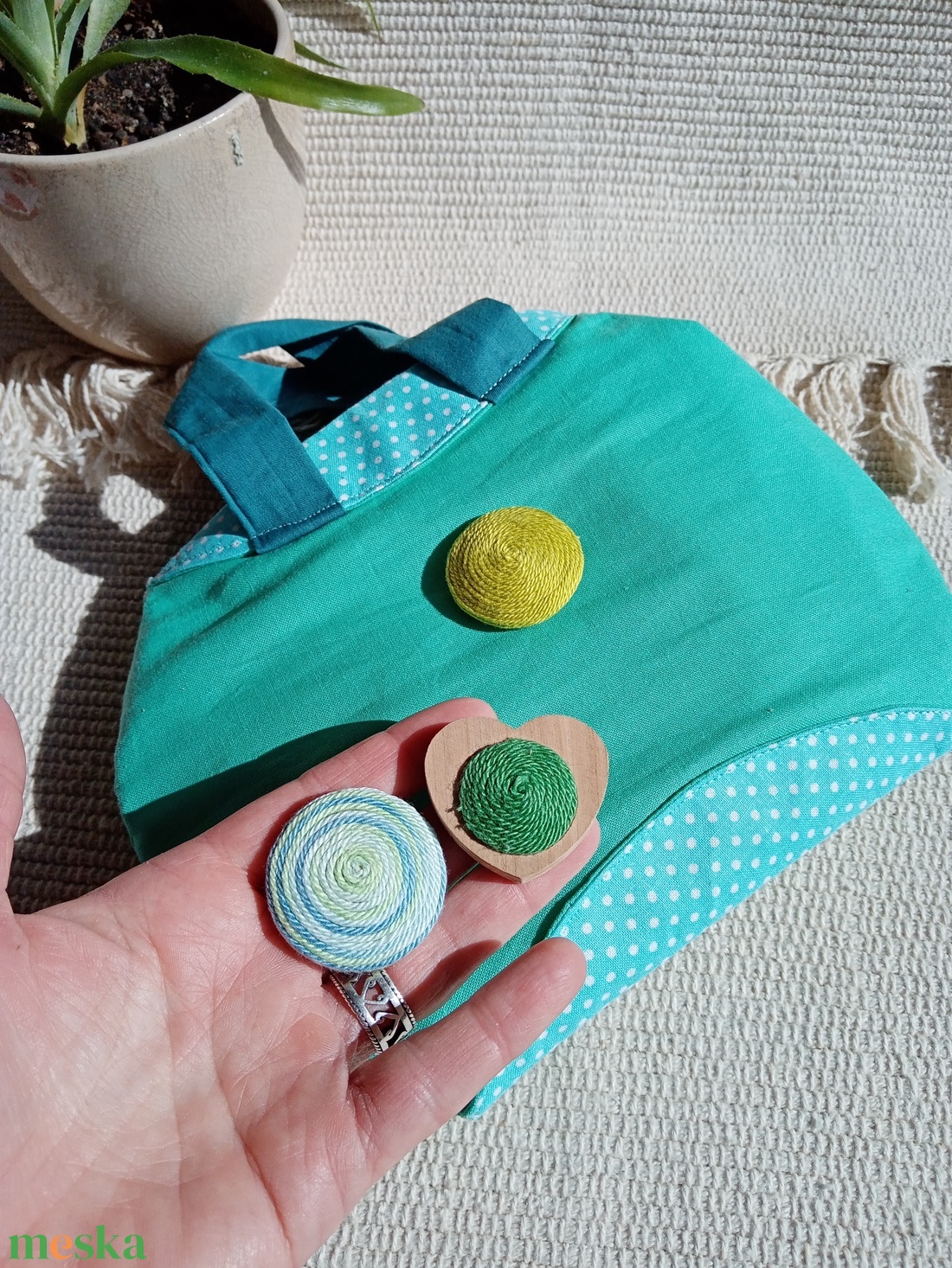 Menta Pöttyös Randi táska változtatható díszelemmel, alkalmi kistáska - táska & tok - kézitáska & válltáska - kézitáska - Meska.hu