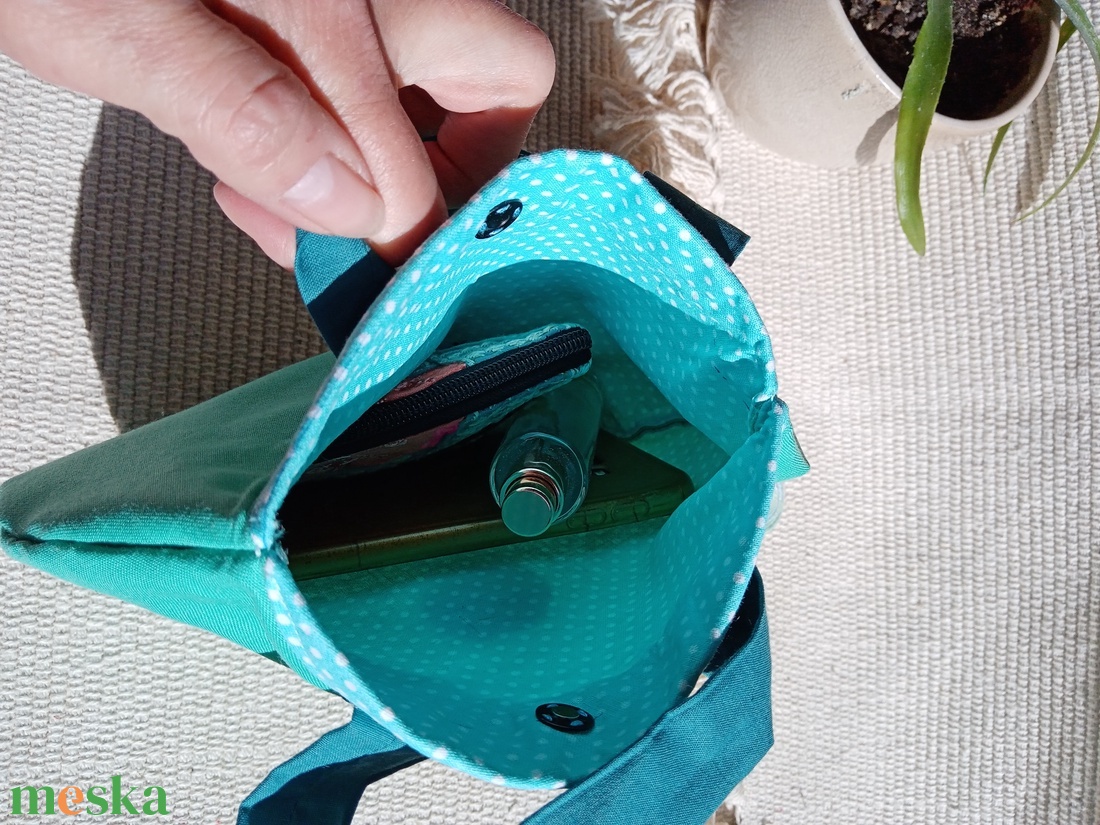 Menta Pöttyös Randi táska változtatható díszelemmel, alkalmi kistáska - táska & tok - kézitáska & válltáska - kézitáska - Meska.hu