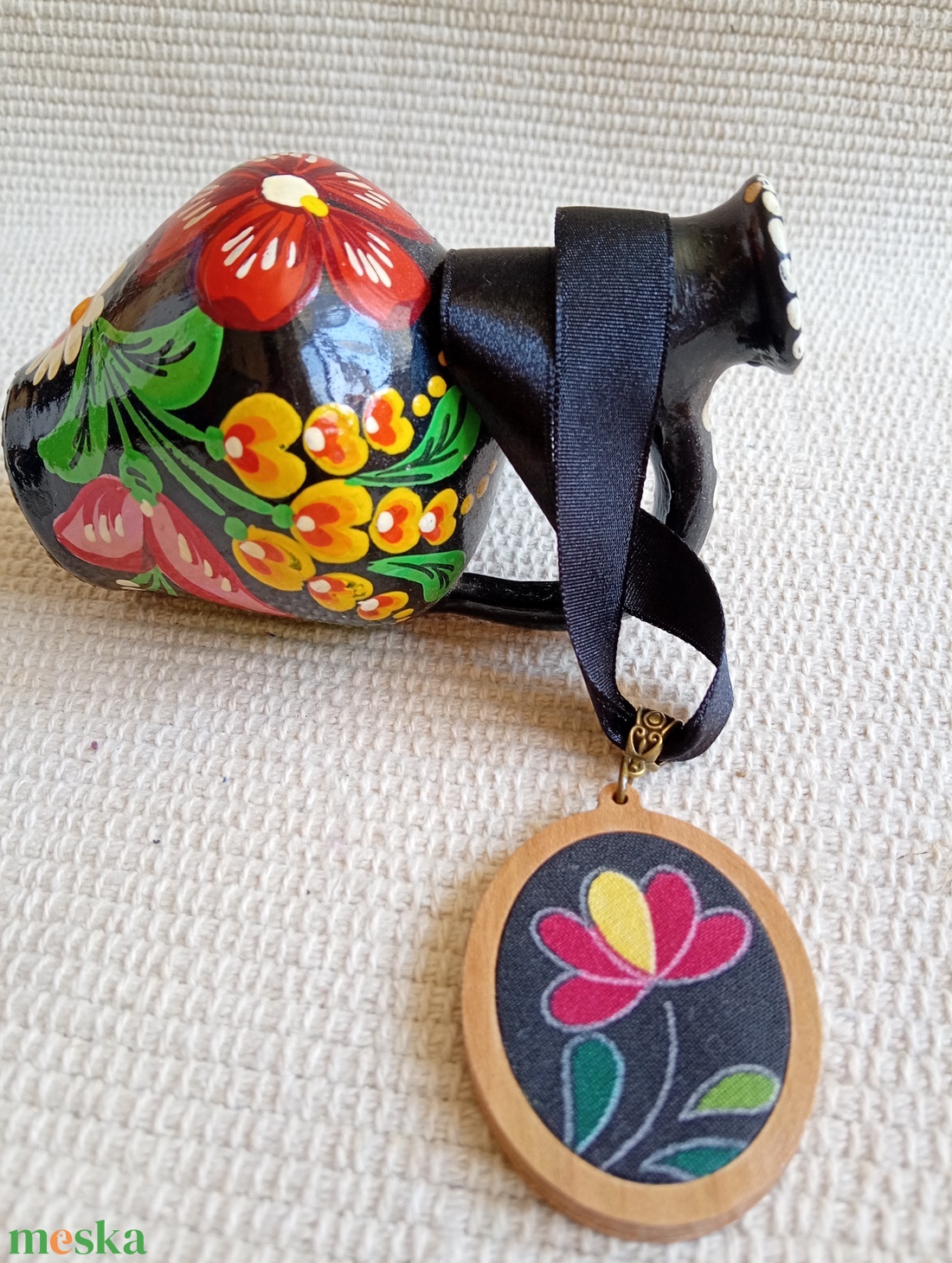 Matyós textil nyaklánc faalapban, matyós folklór nyaklánc - ékszer - nyaklánc - medálos nyaklánc - Meska.hu