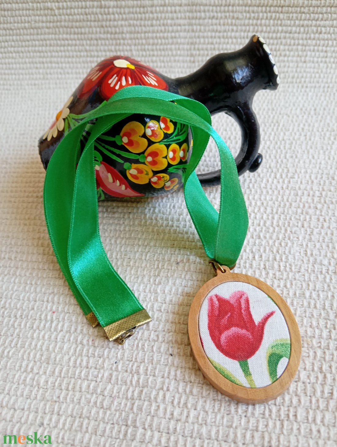 Tulipános textil ékszer faalapban, magyaros ékszer, folklór ékszer - ékszer - nyaklánc - medálos nyaklánc - Meska.hu