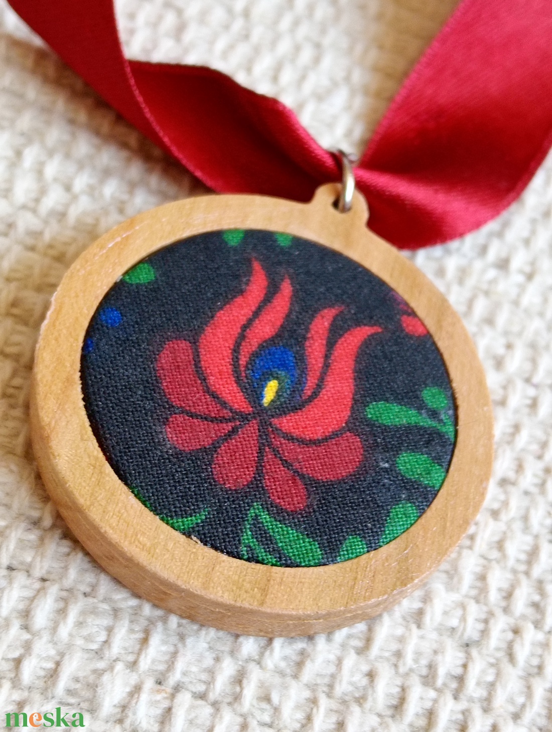 Magyaros nyaklánc, textil-fa matyós nyaklánc,matyó ékszer,folklór textil ékszer,magyaros nyaklánc,magyar népviselet - ékszer - nyaklánc - hosszú nyaklánc - Meska.hu