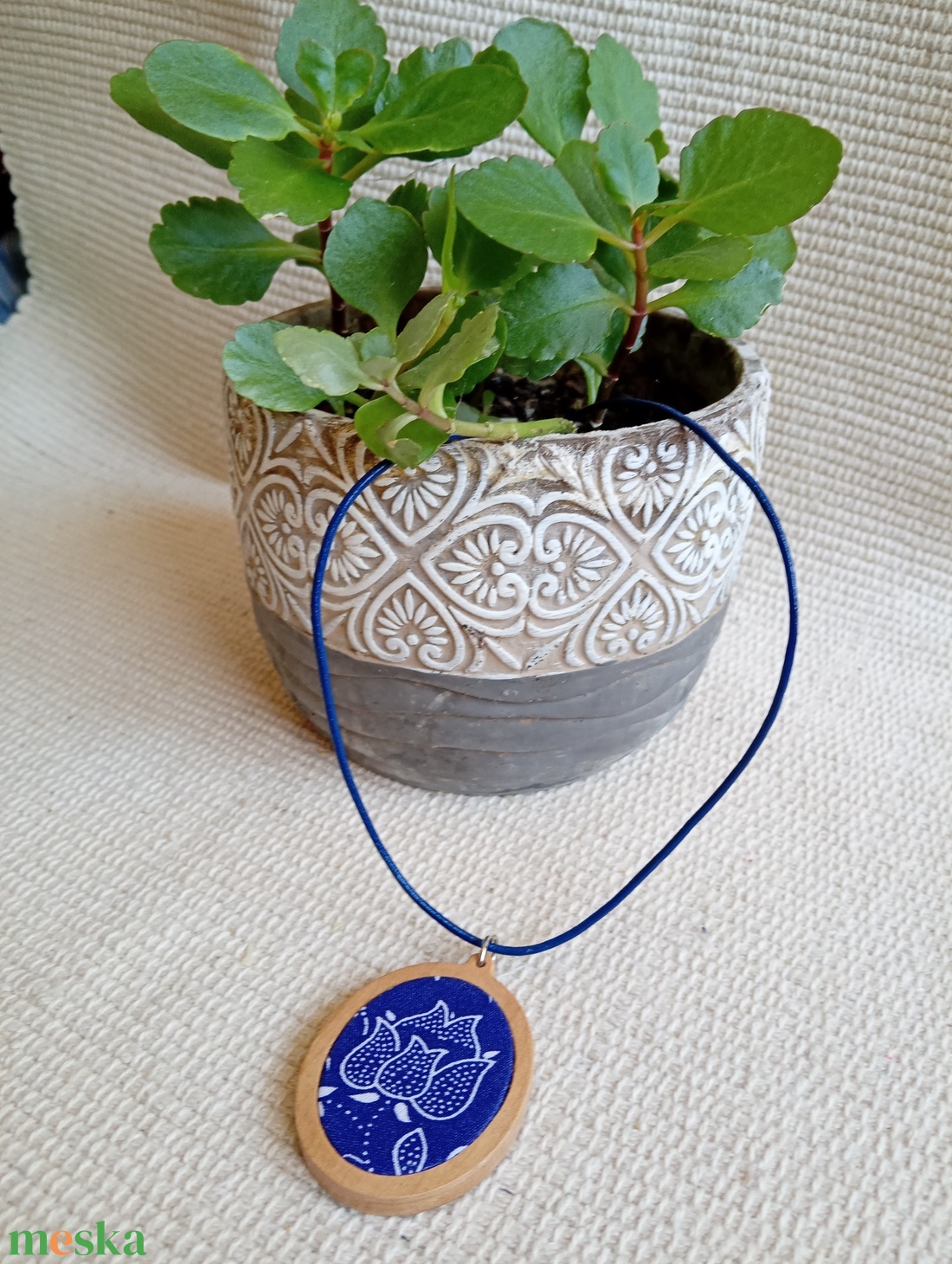 Magyaros nyaklánc, textil-fa kékfestő nyaklánc,matyó ékszer,folklór textil ékszer,magyaros nyaklánc,magyar népviselet - ékszer - nyaklánc - hosszú nyaklánc - Meska.hu