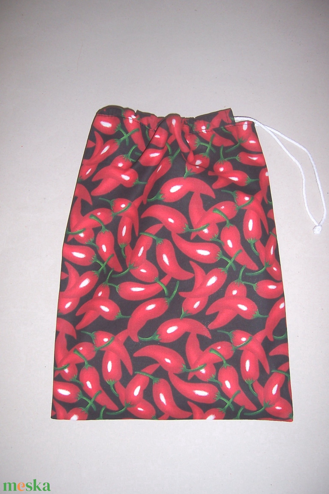 Kenyeres zsák PUL béléssel fekete piros paprika mintás - táska & tok - bevásárlás & shopper táska - kenyeres zsák - Meska.hu Kenyeres zsák PUL béléssel fekete piros paprika mintás - táska & tok - bevásárlás & shopper táska - kenyeres zsák - Meska.hu