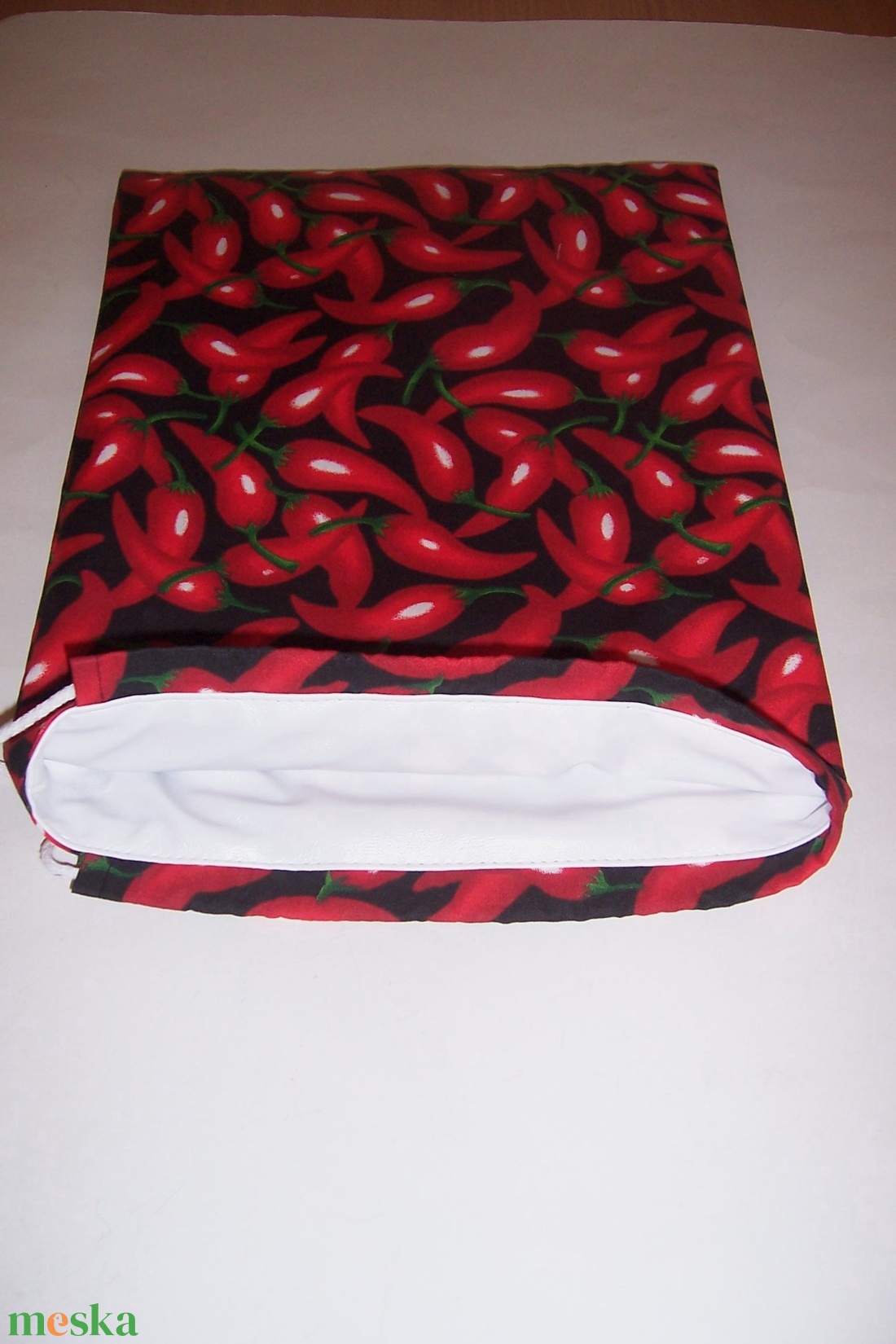 Kenyeres zsák PUL béléssel fekete piros paprika mintás - táska & tok - bevásárlás & shopper táska - kenyeres zsák - Meska.hu Kenyeres zsák PUL béléssel fekete piros paprika mintás - táska & tok - bevásárlás & shopper táska - kenyeres zsák - Meska.hu