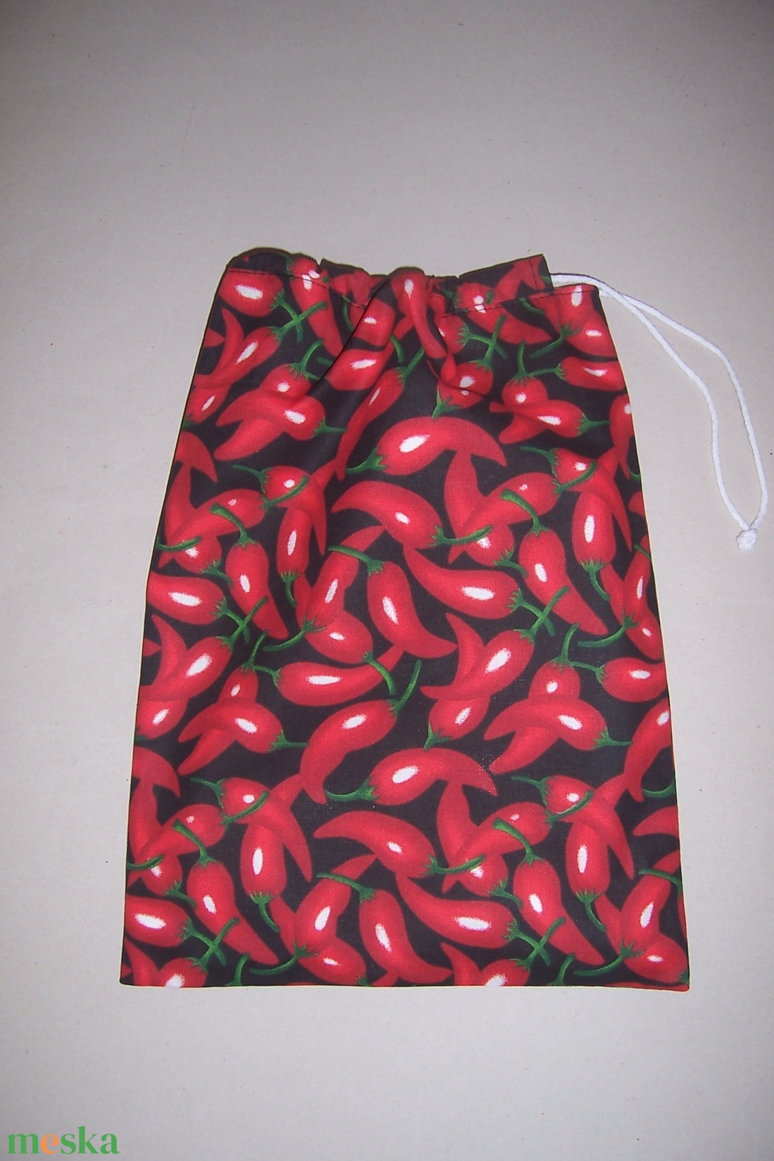 Kenyeres zsák PUL béléssel fekete piros paprika mintás - táska & tok - bevásárlás & shopper táska - kenyeres zsák - Meska.hu Kenyeres zsák PUL béléssel fekete piros paprika mintás - táska & tok - bevásárlás & shopper táska - kenyeres zsák - Meska.hu