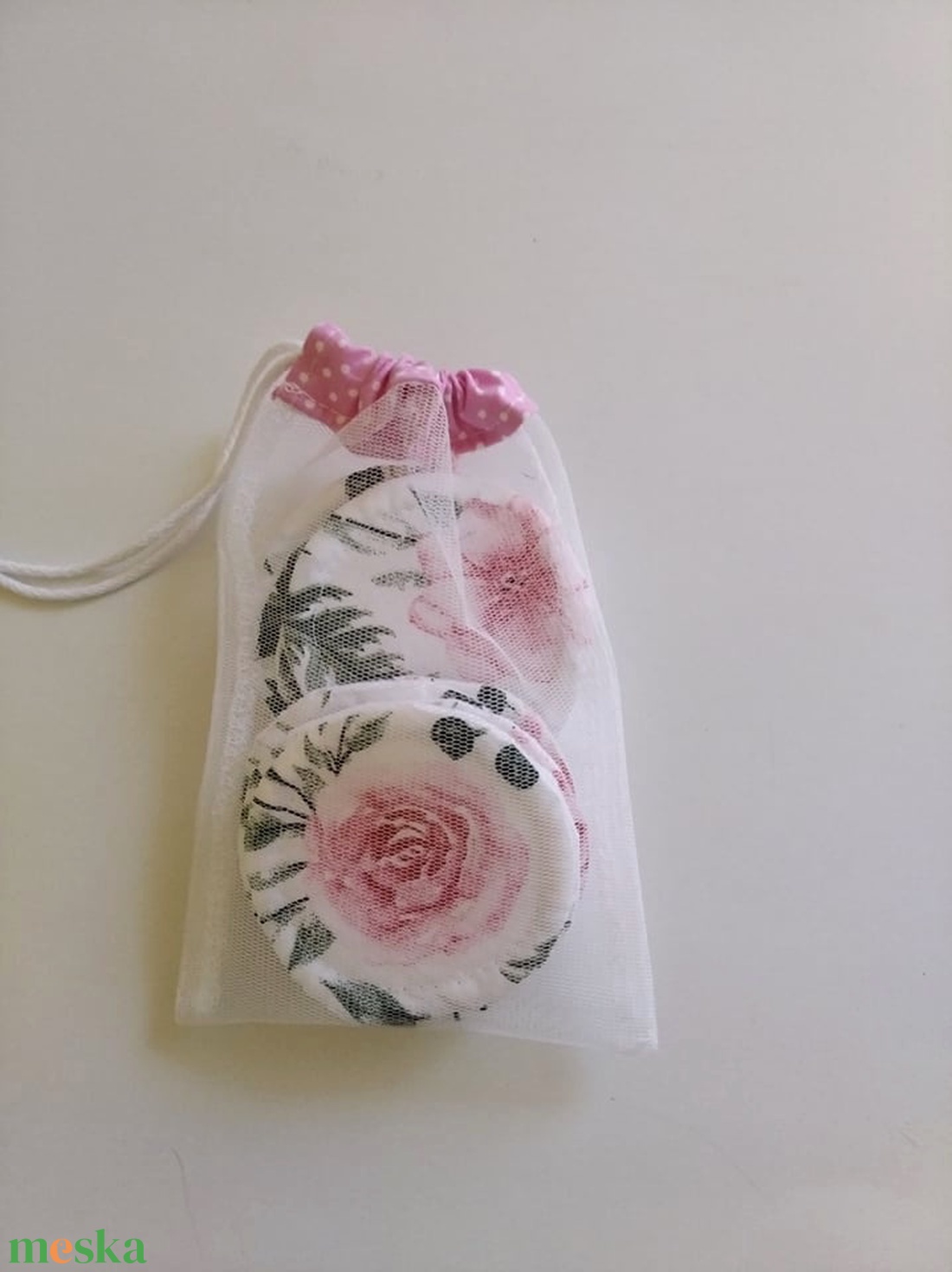 Sminklemosó korong 10 db tüll zsákkal rózsaszín rózsa mintás - szépségápolás - arcápolás - arctisztító korong - Meska.hu