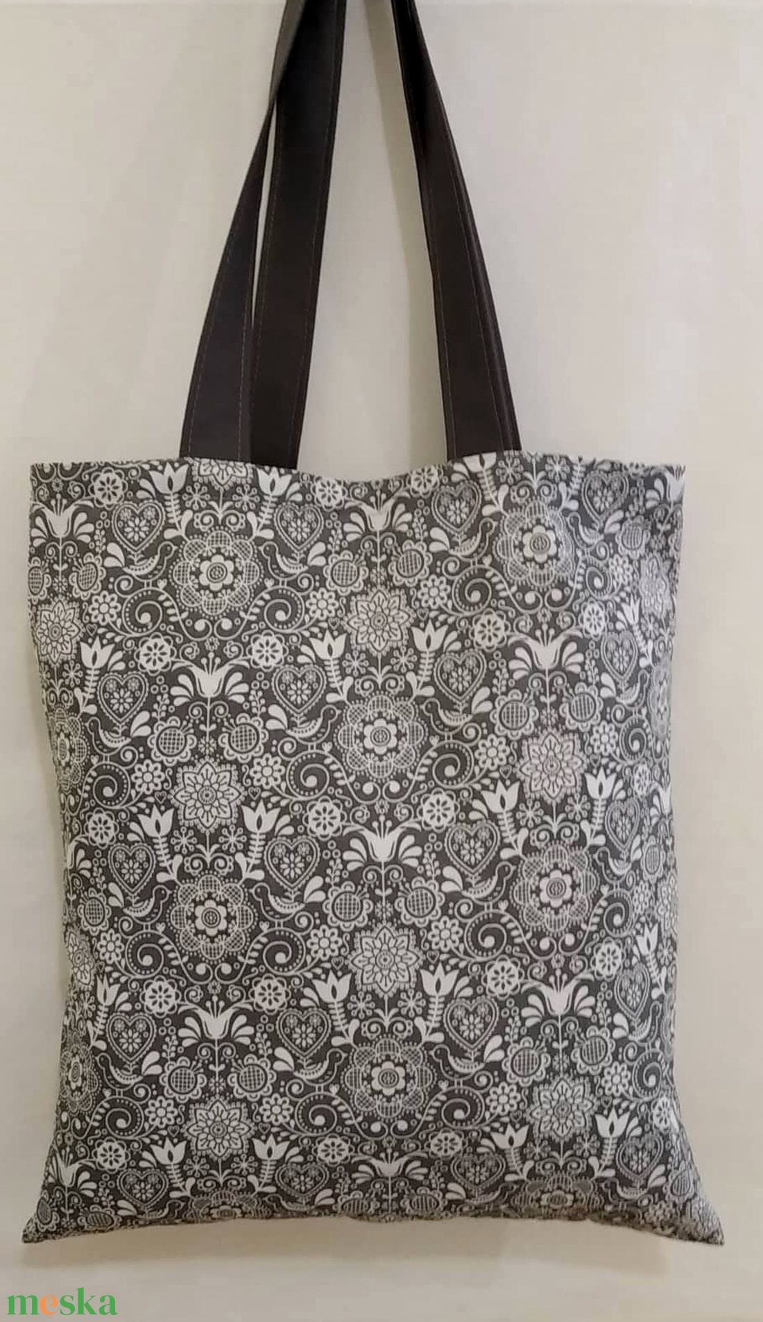 Textiltáska szürke-fehér népi virág mintás - táska & tok - bevásárlás & shopper táska - shopper, textiltáska, szatyor - Meska.hu Textiltáska szürke-fehér népi virág mintás - táska & tok - bevásárlás & shopper táska - shopper, textiltáska, szatyor - Meska.hu