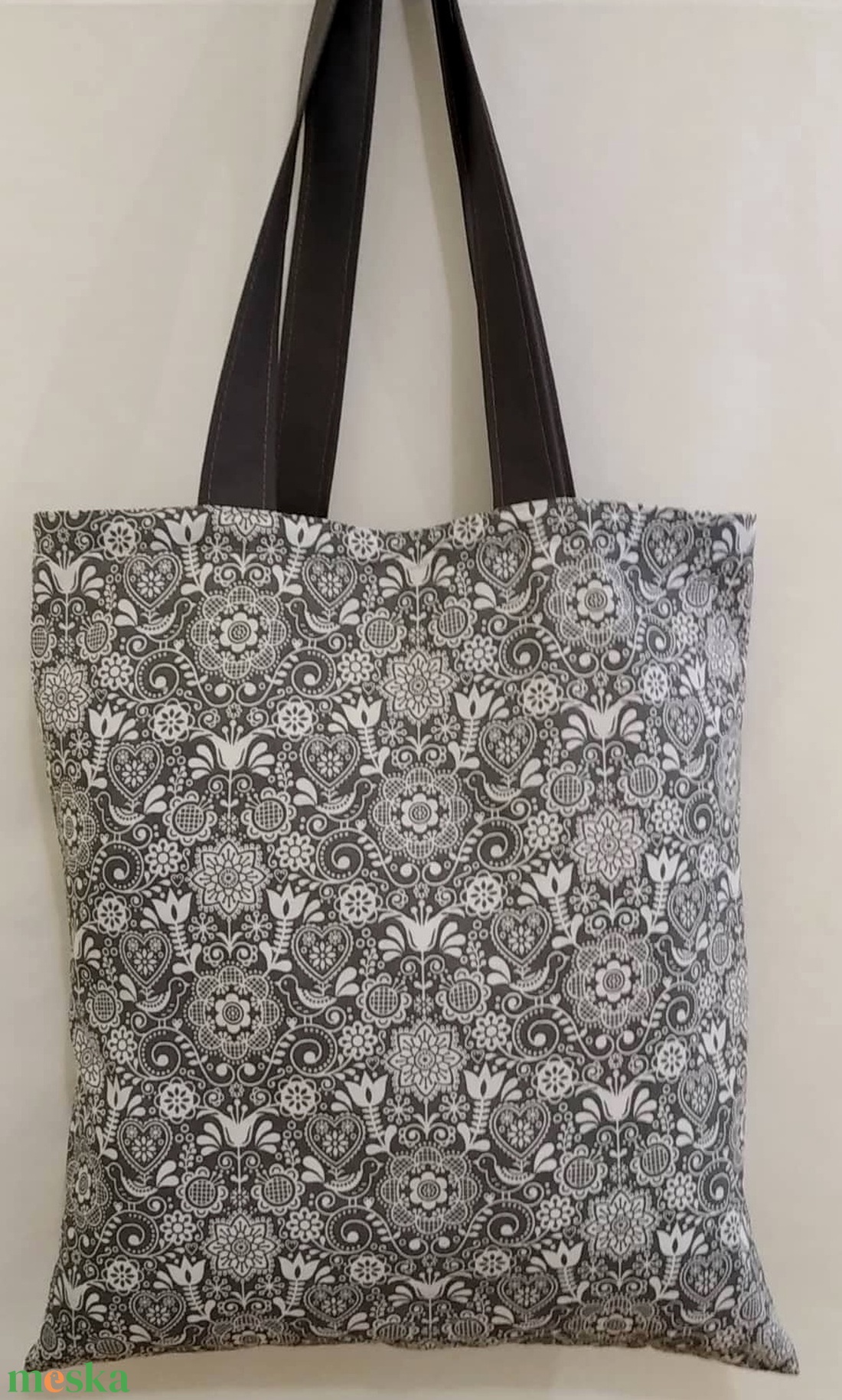 Textiltáska szürke-fehér népi virág mintás - táska & tok - bevásárlás & shopper táska - shopper, textiltáska, szatyor - Meska.hu Textiltáska szürke-fehér népi virág mintás - táska & tok - bevásárlás & shopper táska - shopper, textiltáska, szatyor - Meska.hu