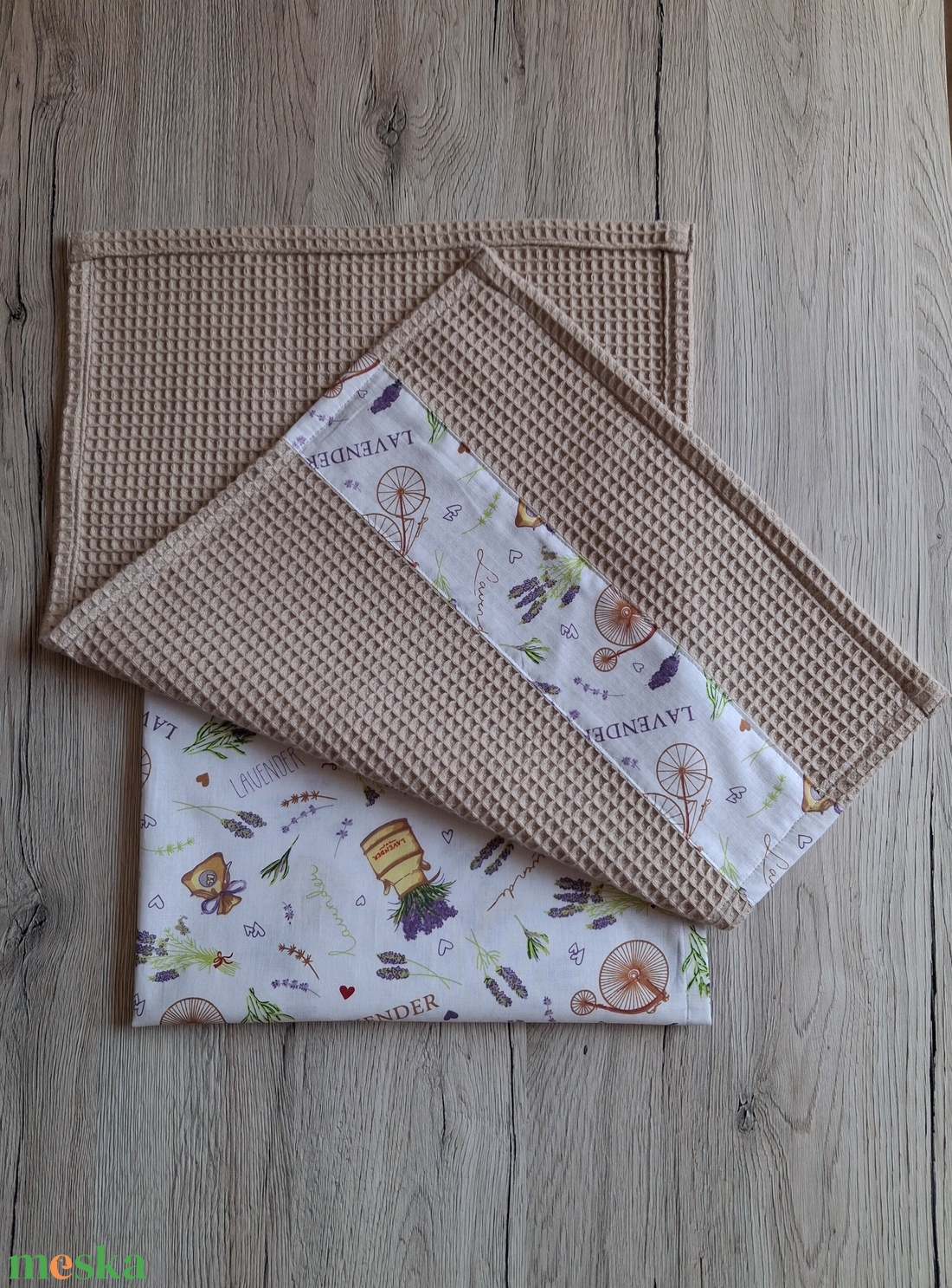 Bézs színű konyharuha levendulákkal - otthon & életmód - konyhafelszerelés, tálalás - konyhai textil - konyharuha & törlőkendő - Meska.hu