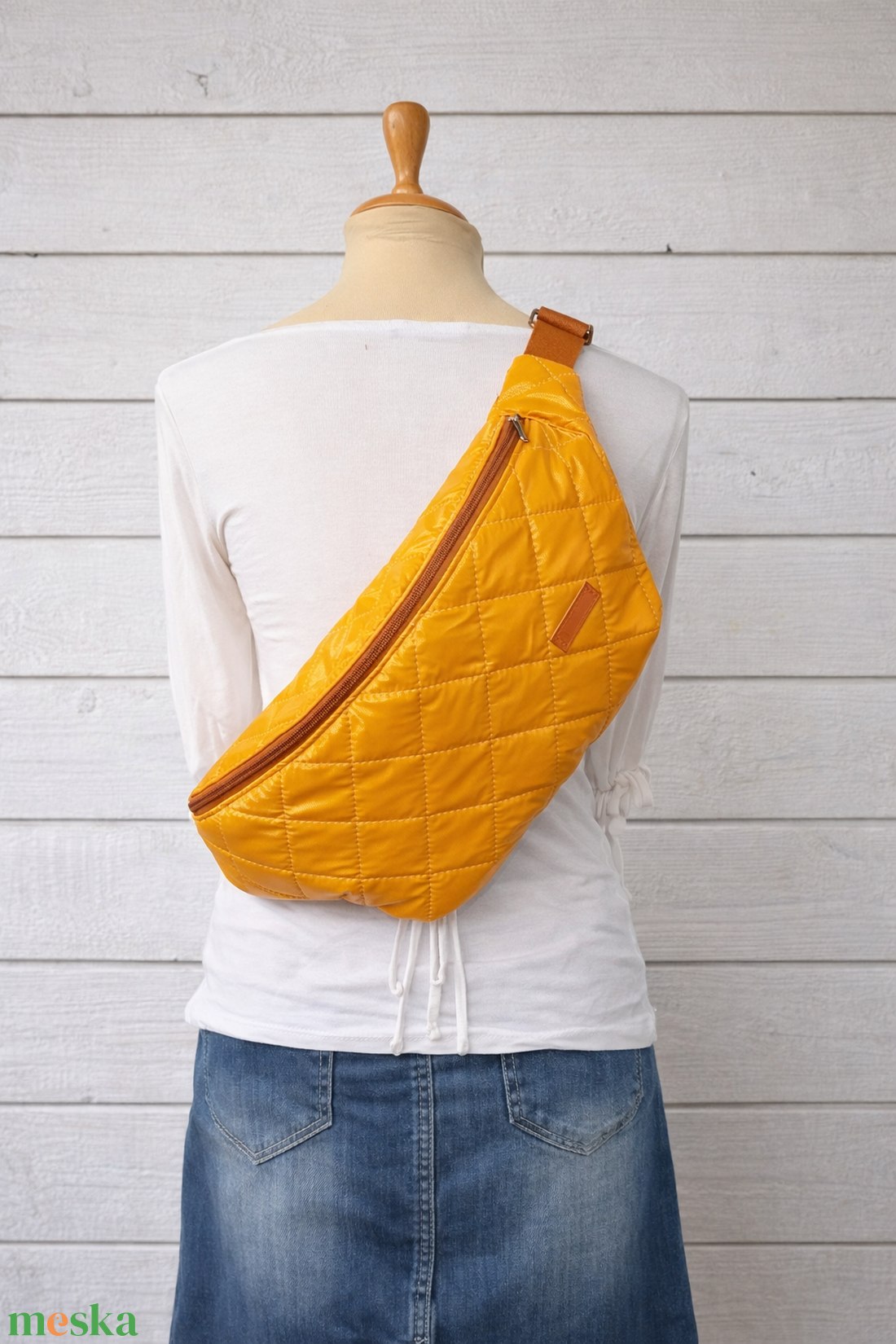 Óriások övtáskája - aranyló méz - táska & tok - kézitáska & válltáska - vállon átvethető táska - Meska.hu