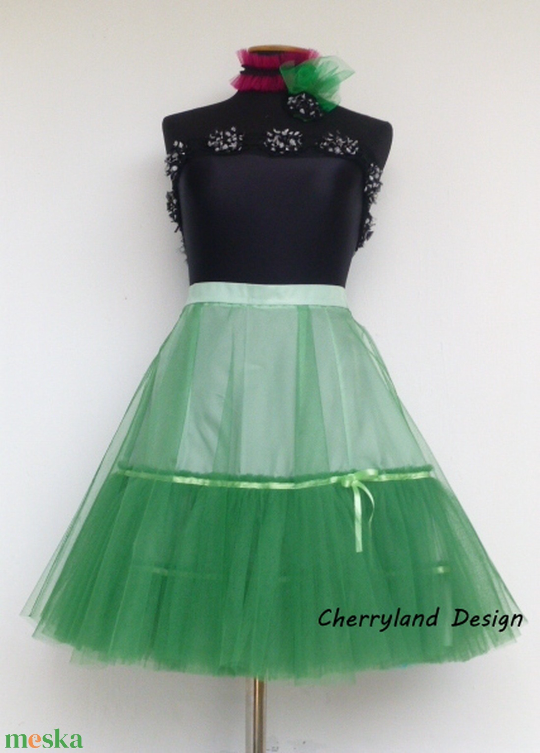Cherryland Design Törtfehér Cseresznyés szoknya , alsószoknyával. - ruha & divat - női ruha - szoknya - Meska.hu Cherryland Design Törtfehér Cseresznyés szoknya , alsószoknyával. - ruha & divat - női ruha - szoknya - Meska.hu