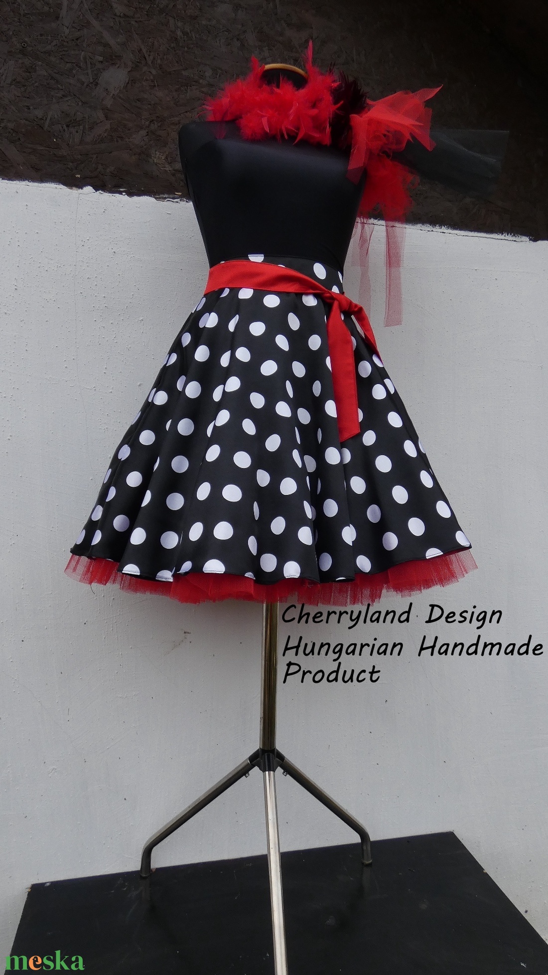 Cherryland Design Fekete alapon fehér pöttyös rockabilly stílusú szoknya./Alsószoknyával - ruha & divat - női ruha - szoknya - Meska.hu Cherryland Design Fekete alapon fehér pöttyös rockabilly stílusú szoknya./Alsószoknyával - ruha & divat - női ruha - szoknya - Meska.hu