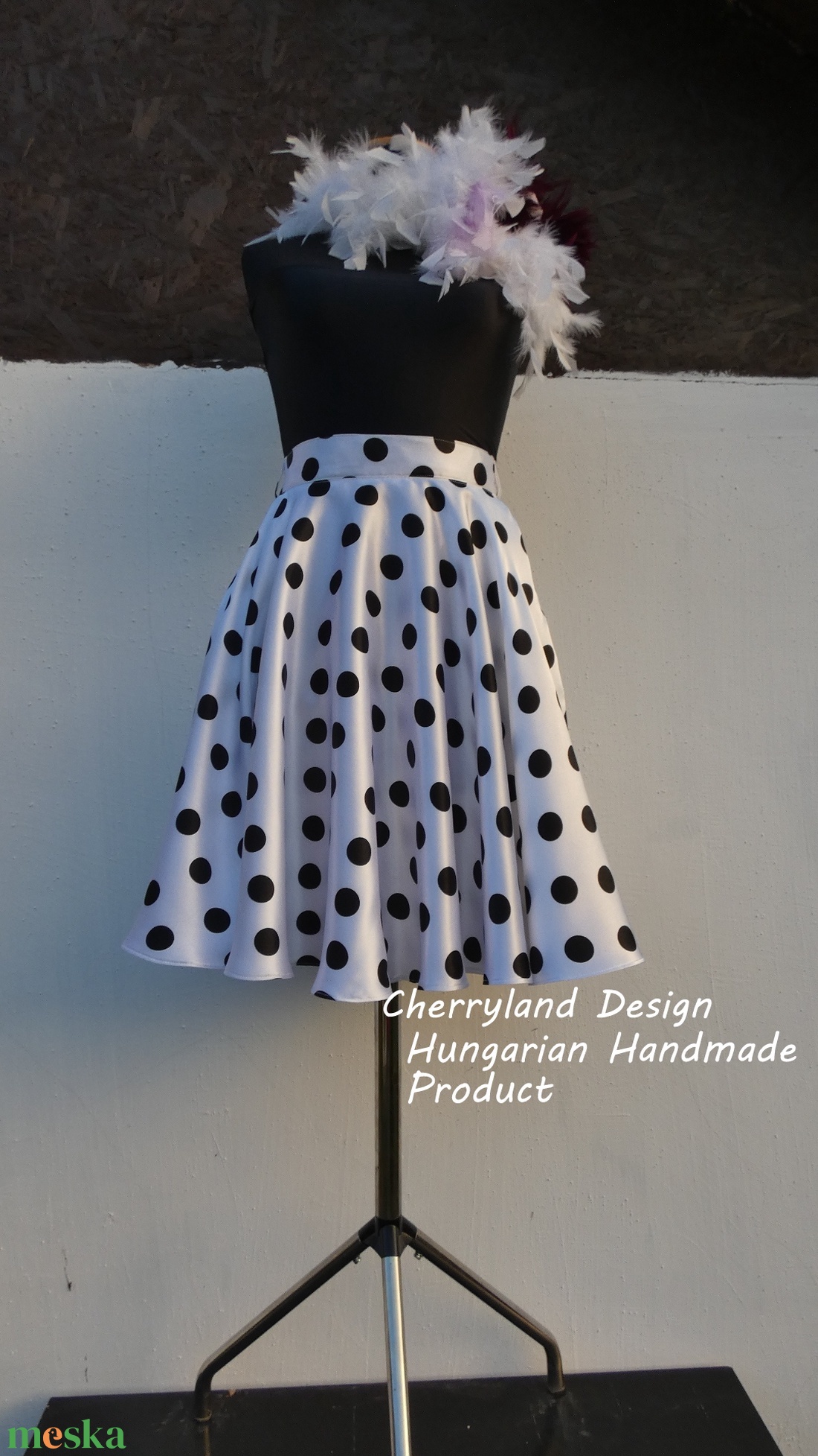 Cherryland Design Fehér alapon fekete pöttyös rockabilly szoknya. - ruha & divat - női ruha - szoknya - Meska.hu Cherryland Design Fehér alapon fekete pöttyös rockabilly szoknya. - ruha & divat - női ruha - szoknya - Meska.hu
