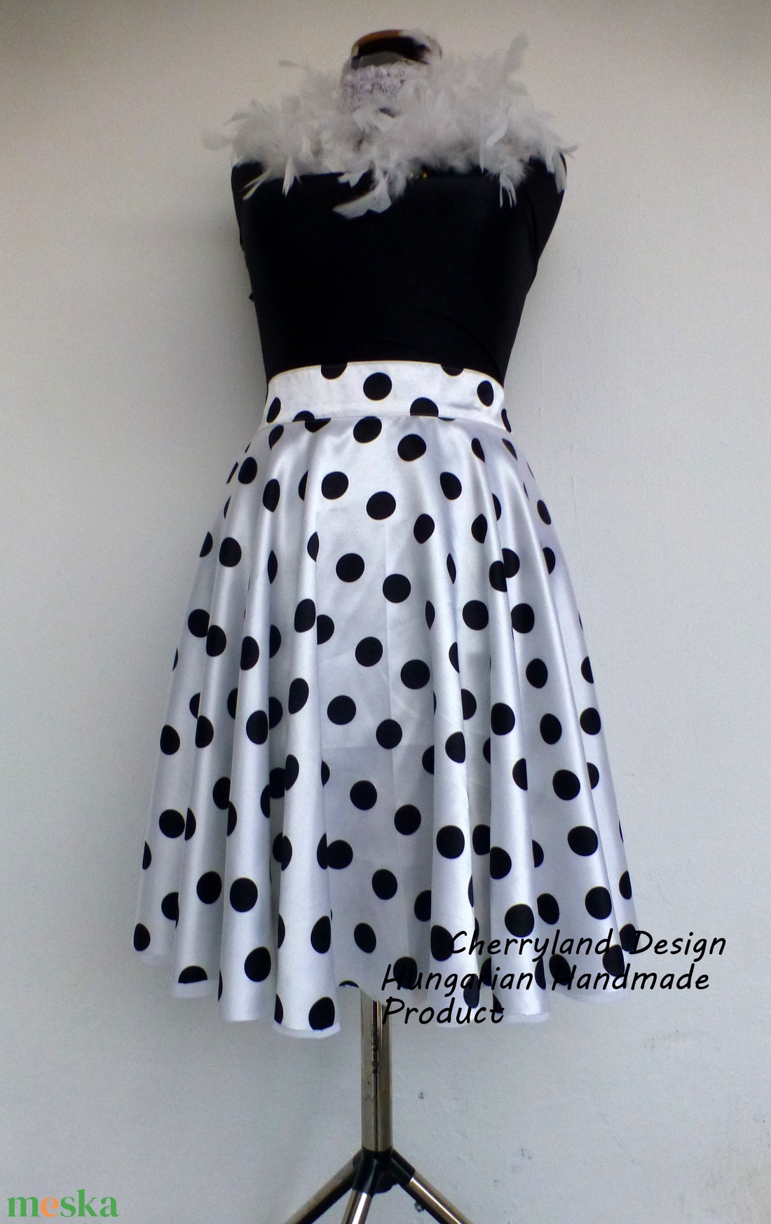 Cherryland Design Fehér alapon fekete pöttyös rockabilly szoknya. - ruha & divat - női ruha - szoknya - Meska.hu Cherryland Design Fehér alapon fekete pöttyös rockabilly szoknya. - ruha & divat - női ruha - szoknya - Meska.hu