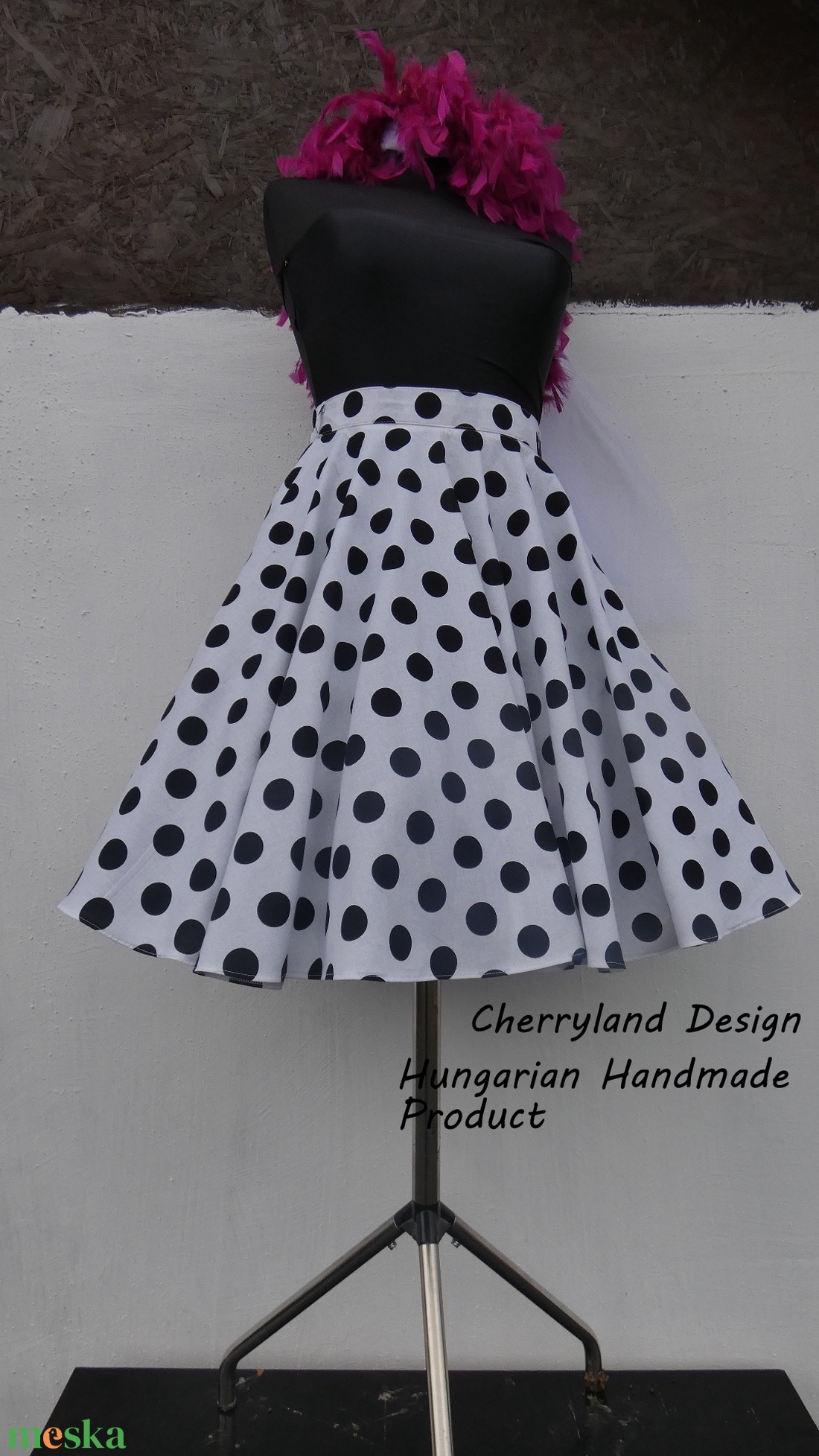 Cherryland Design Fehér alapon fekete pöttyös Rockabilly szoknya./Alsószoknyával. - ruha & divat - női ruha - szoknya - Meska.hu Cherryland Design Fehér alapon fekete pöttyös Rockabilly szoknya./Alsószoknyával. - ruha & divat - női ruha - szoknya - Meska.hu