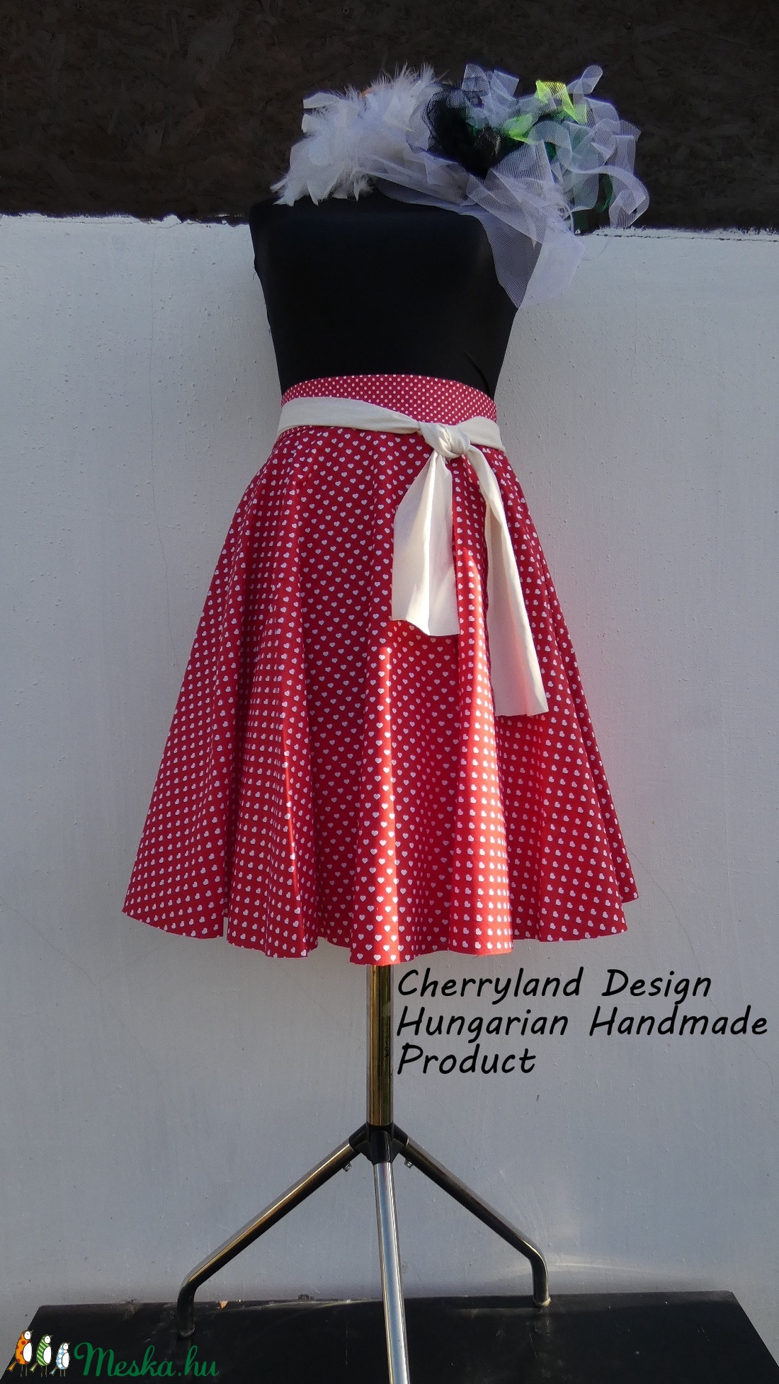 Cherryland Design Piros alapon -Fehér szíves rockabilly szoknya /Menyecske Szoknya. - ruha & divat - női ruha - szoknya - Meska.hu Cherryland Design Piros alapon -Fehér szíves rockabilly szoknya /Menyecske Szoknya. - ruha & divat - női ruha - szoknya - Meska.hu