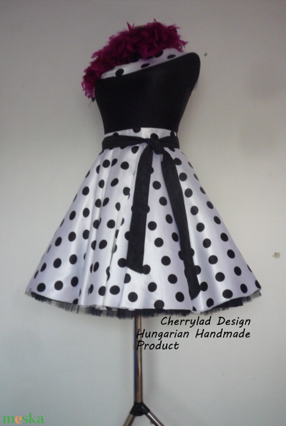 Cherryland Design Fehér alapon fekete Pöttyös Rockabilly szoknya./Alsószoknyával - ruha & divat - női ruha - szoknya - Meska.hu Cherryland Design Fehér alapon fekete Pöttyös Rockabilly szoknya./Alsószoknyával - ruha & divat - női ruha - szoknya - Meska.hu