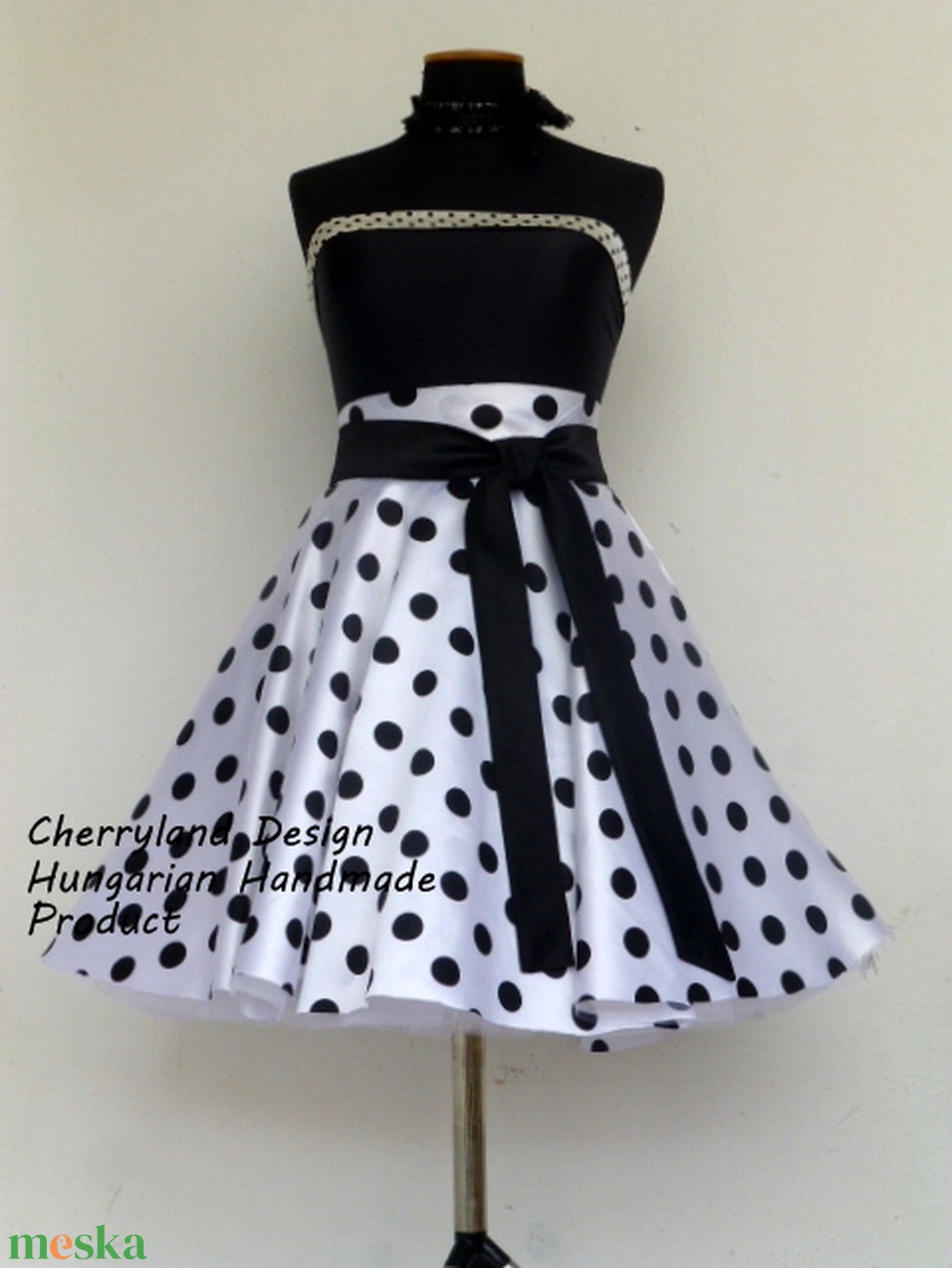 Cherryland Design Fehér alapon fekete Pöttyös Rockabilly szoknya./Alsószoknyával - ruha & divat - női ruha - szoknya - Meska.hu Cherryland Design Fehér alapon fekete Pöttyös Rockabilly szoknya./Alsószoknyával - ruha & divat - női ruha - szoknya - Meska.hu