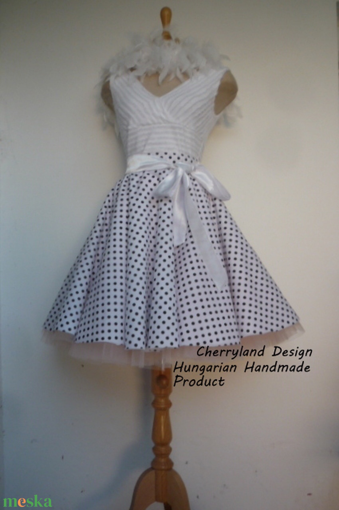 Cherryland Design Fehér -Fekete kis pöttyös rockabilly szoknya./Alsószoknyával - ruha & divat - női ruha - szoknya - Meska.hu Cherryland Design Fehér -Fekete kis pöttyös rockabilly szoknya./Alsószoknyával - ruha & divat - női ruha - szoknya - Meska.hu