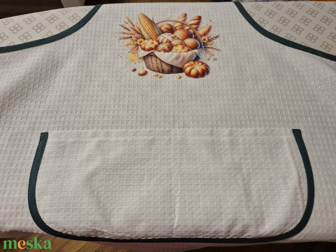 Kötény darázsvászonból, mosásálló matricával díszítve. - otthon & életmód - konyhafelszerelés, tálalás - konyhai textil - kötény - Meska.hu