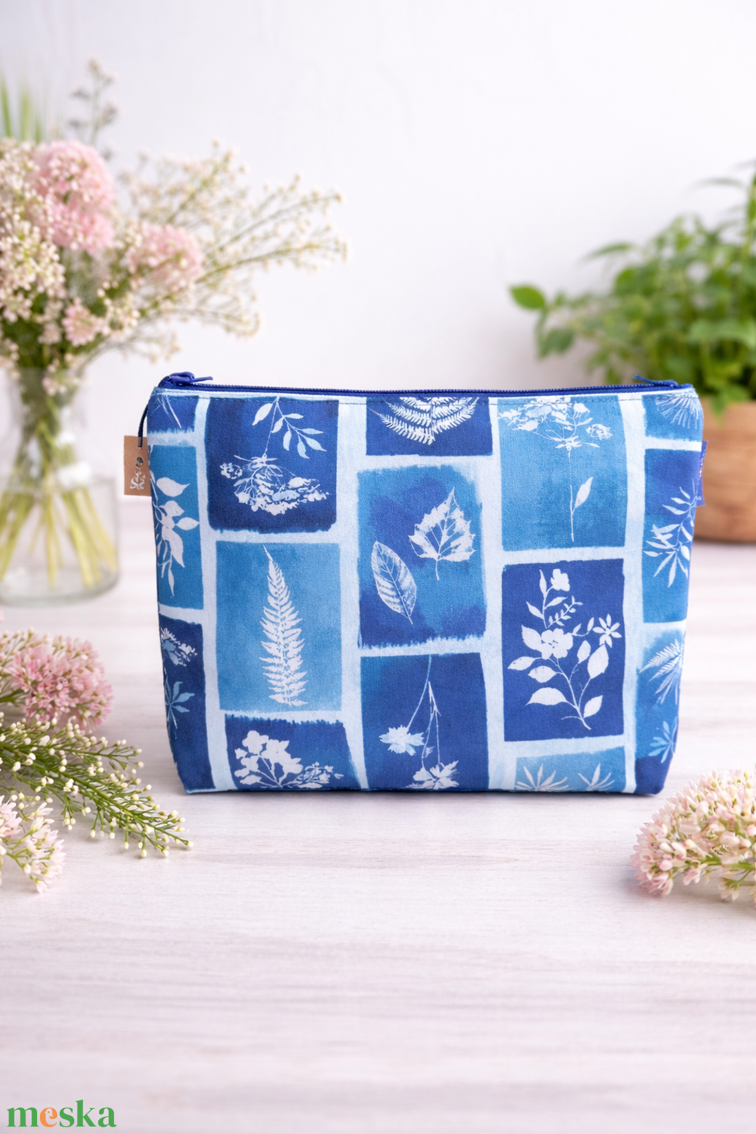 Kék neszeszer viráglenyomatokkal díszítve - táska & tok - neszesszer - Meska.hu