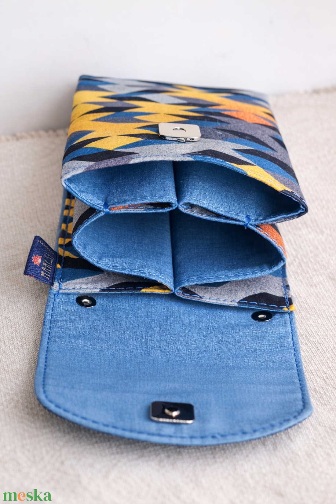 3 rekeszes telefontartós kis táska, vagány parti táska - táska & tok - kézitáska & válltáska - vállon átvethető táska - Meska.hu