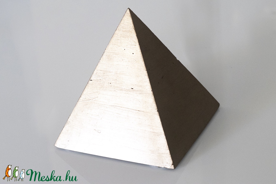 Nagy Orgonit Piramis 350-400 nm 12,5 x 12,5 cm - Tértisztító orgonit, orgonit energia, programozott orgonit készítés,  -  - Meska.hu