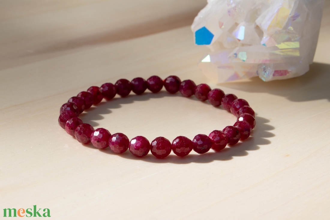 TŰZ - Rubin karkötő - Burmai rubin ásvány karkötő - Egyedi ásvány karkötő - Kézműves ásvány karkötő készítés - ékszer - karkötő - gyöngyös karkötő - Meska.hu