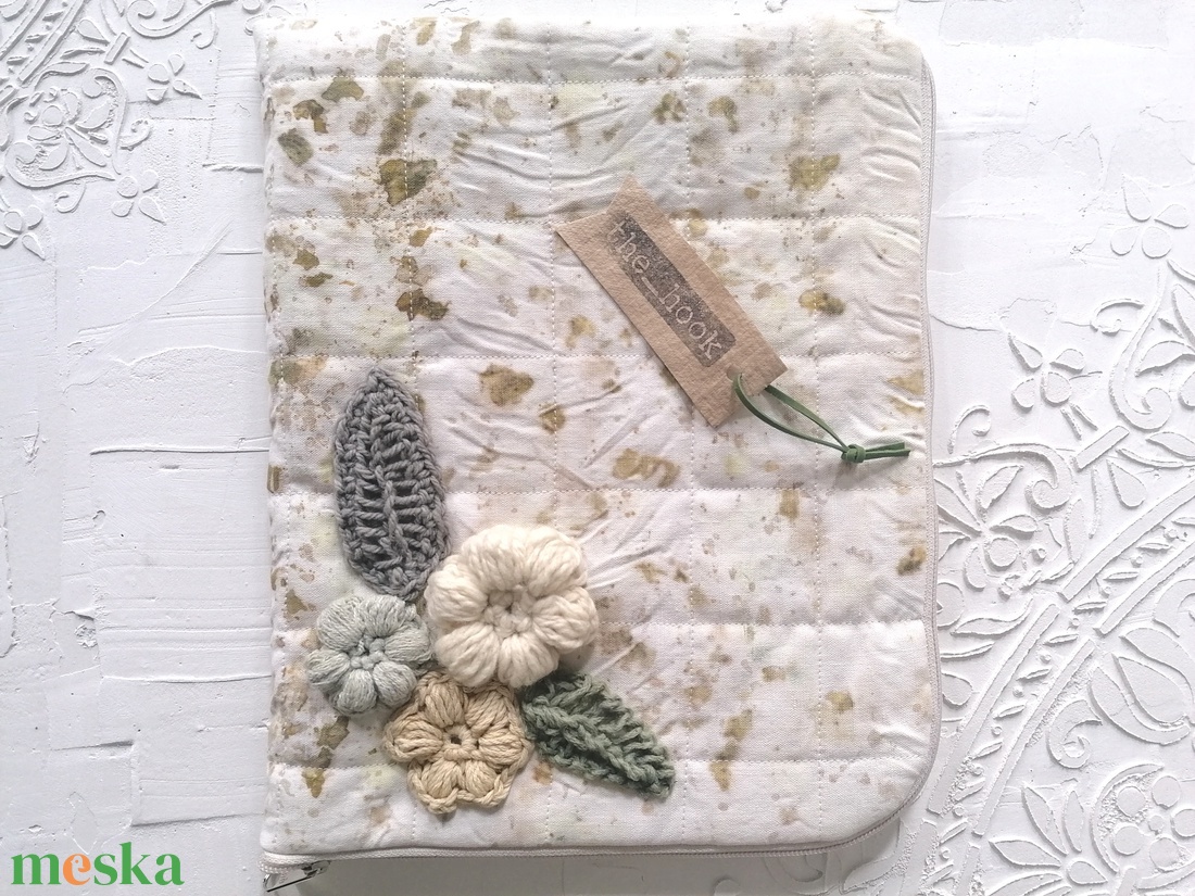 Tablet tartó növényi festéssel, horgolt virágdíszítéssel - táska & tok - ebook & tablet tok - Meska.hu Tablet tartó növényi festéssel, horgolt virágdíszítéssel - táska & tok - ebook & tablet tok - Meska.hu
