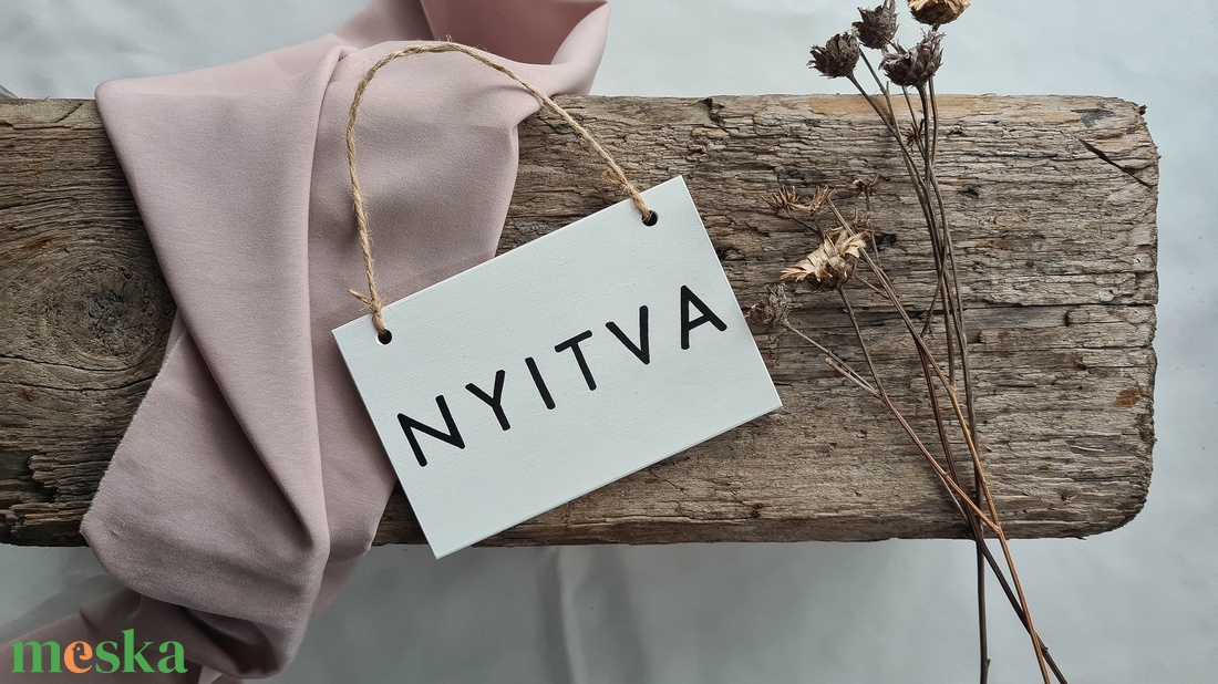 Kicsi fehér nyitva-zárva tábla - otthon & életmód - dekoráció - fali és függő dekoráció - falra akasztható dekor - Meska.hu Kicsi fehér nyitva-zárva tábla - otthon & életmód - dekoráció - fali és függő dekoráció - falra akasztható dekor - Meska.hu