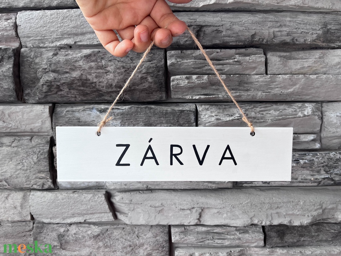 Fehér nyitva-zárva tábla - otthon & életmód - dekoráció - ajtó- és ablak dekoráció - ajtótábla - Meska.hu