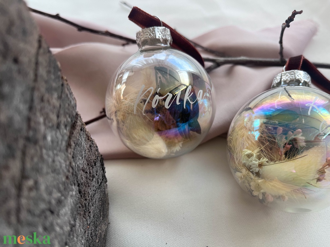 Átlátszó karácsonyi gömb szárazvirággal, névre írva  - karácsony - karácsonyi lakásdekoráció - karácsonyfadíszek - Meska.hu