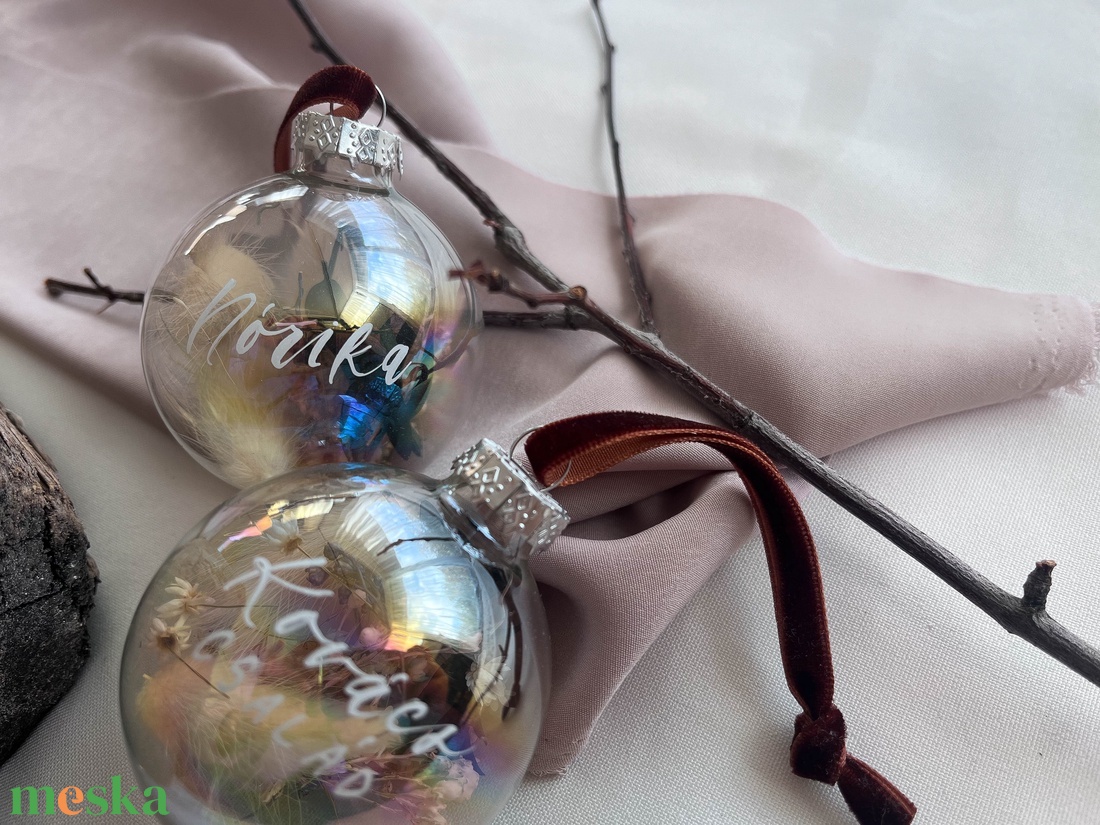 Átlátszó karácsonyi gömb szárazvirággal, névre írva  - karácsony - karácsonyi lakásdekoráció - karácsonyfadíszek - Meska.hu