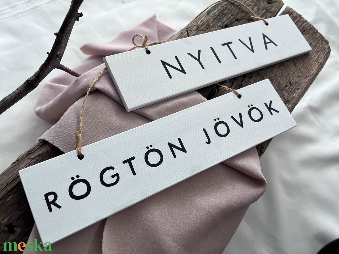 Fehér nyitva-zárva és rögtön jövök tábla párban - otthon & életmód - dekoráció - ajtó- és ablak dekoráció - ajtótábla - Meska.hu