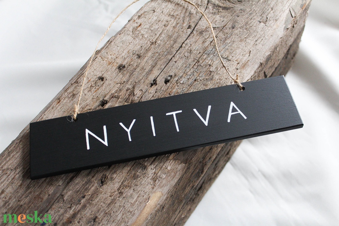 Fekete nyitva-zárva és rögtön jövök tábla párban - otthon & életmód - dekoráció - ajtó- és ablak dekoráció - ajtótábla - Meska.hu